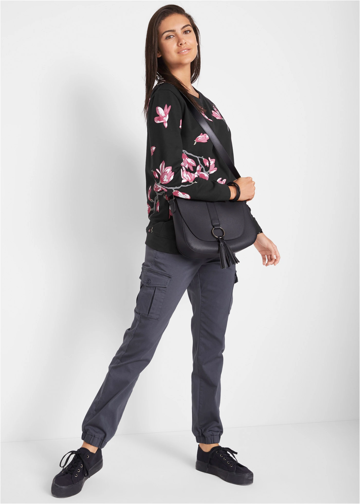 Sweat ample 100% coton • noir floral • Boutique bonprix