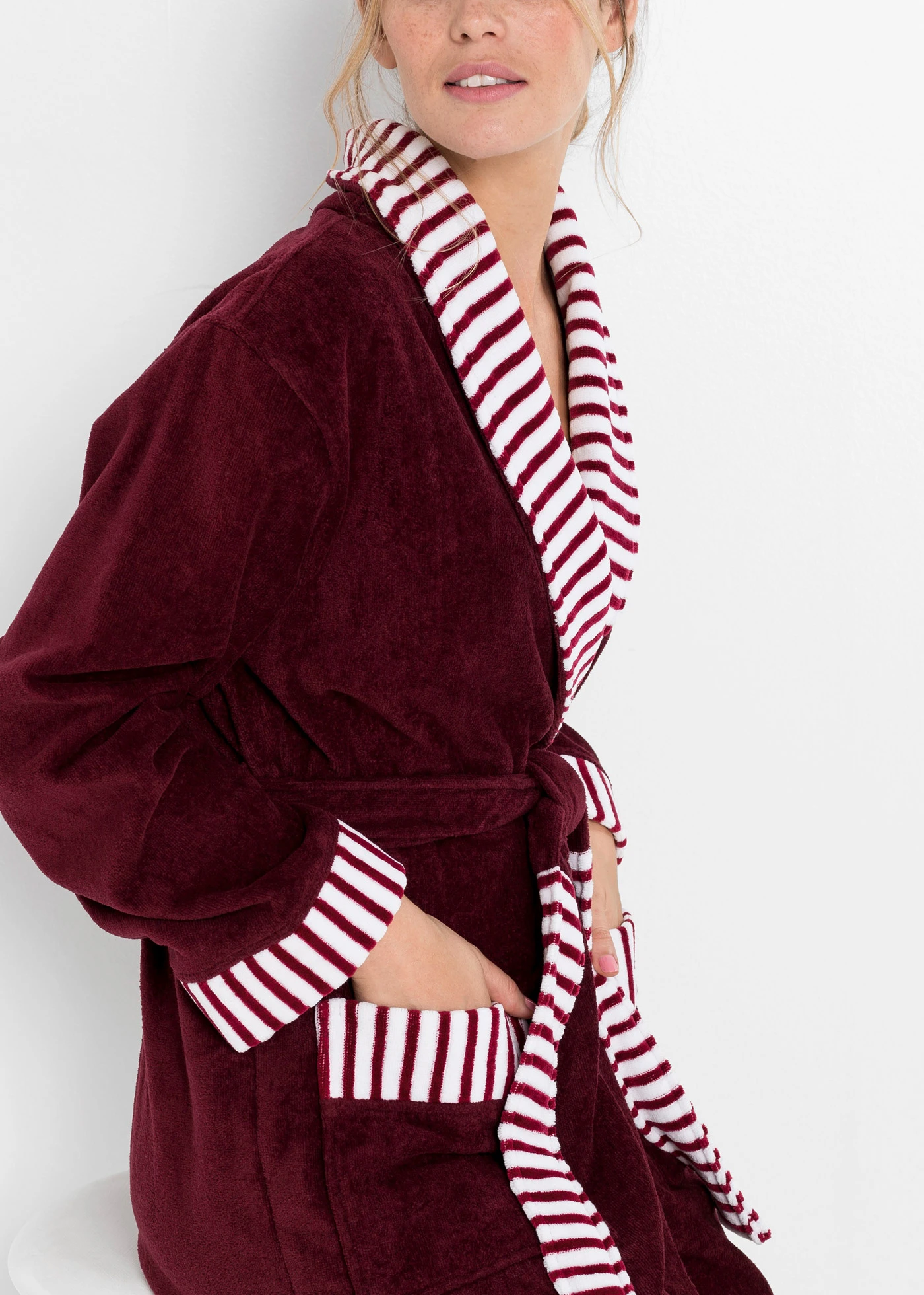Badjas van frotté • donkerrood/wit gestreept • bonprix online shop