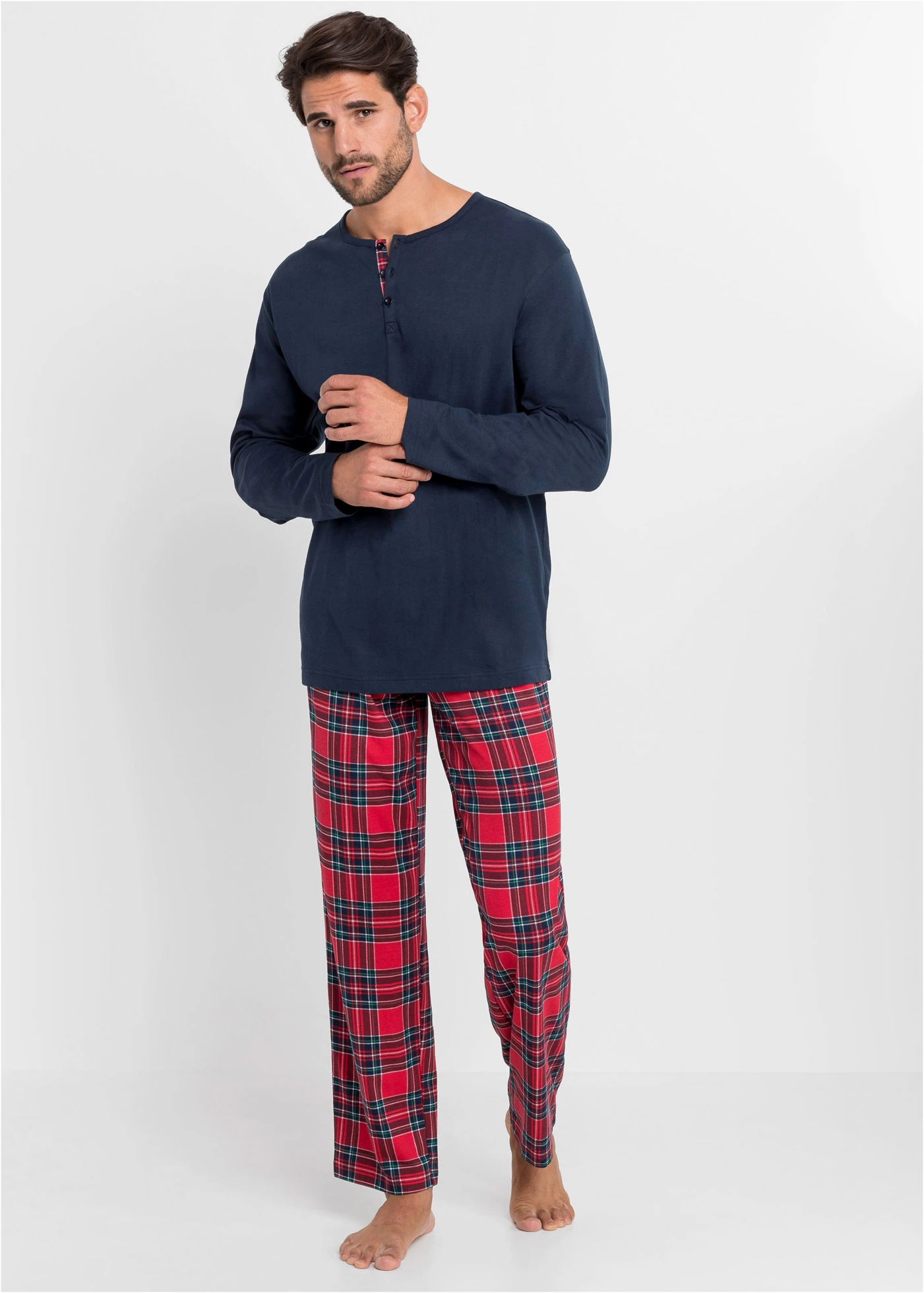 Pijama cu mâneci lungi, cu bandă de nasturi, din bumbac 100% • bleumarin/alb/roșu/verde cadrilat • magazin bonprix