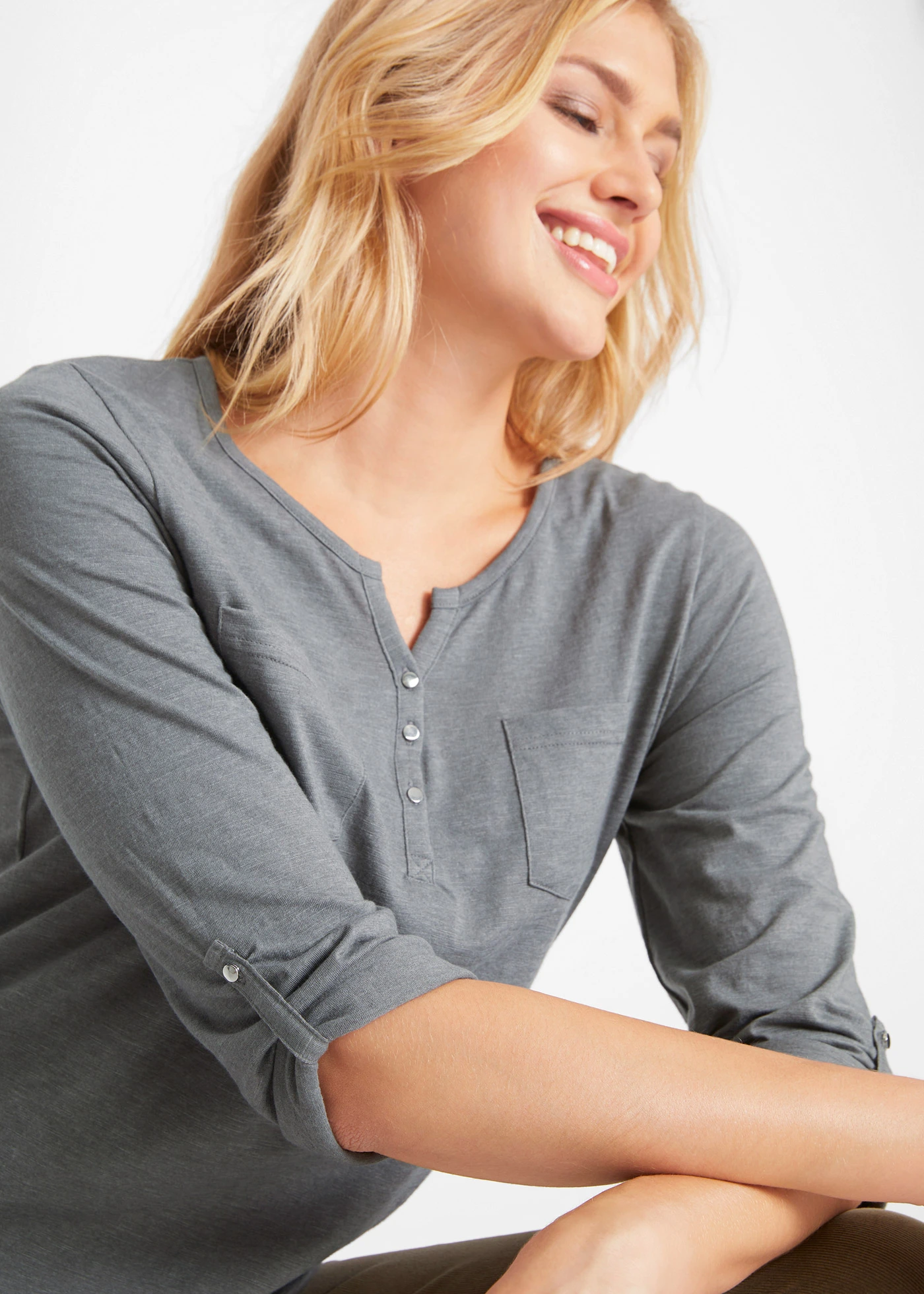Bluză henley cu bumbac cu fentă de nasturi • gri fumuriu melanj • magazin bonprix
