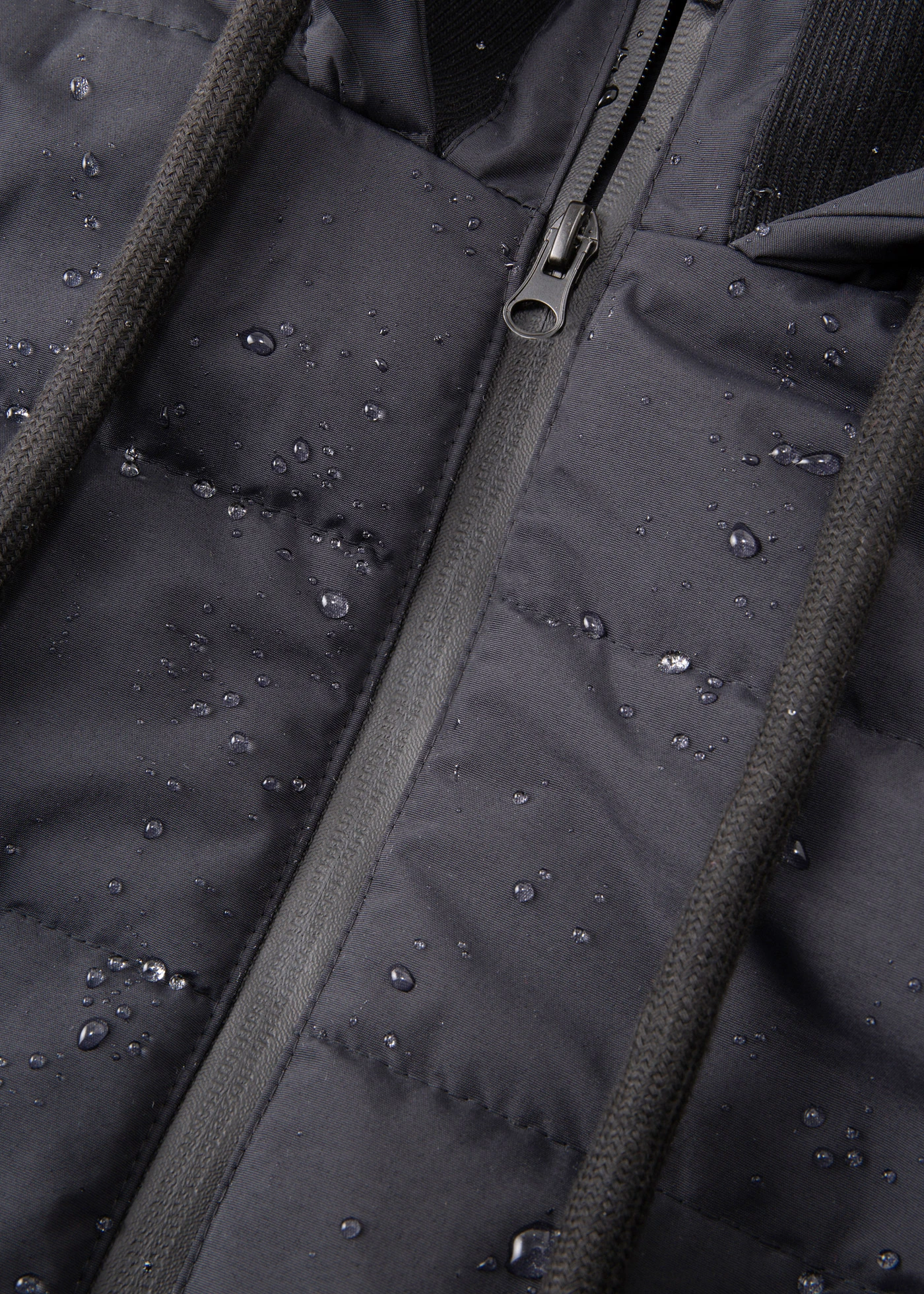 Funkční outdoorový kabát s prošíváním, vodoodpudivý • černá • bonprix obchod