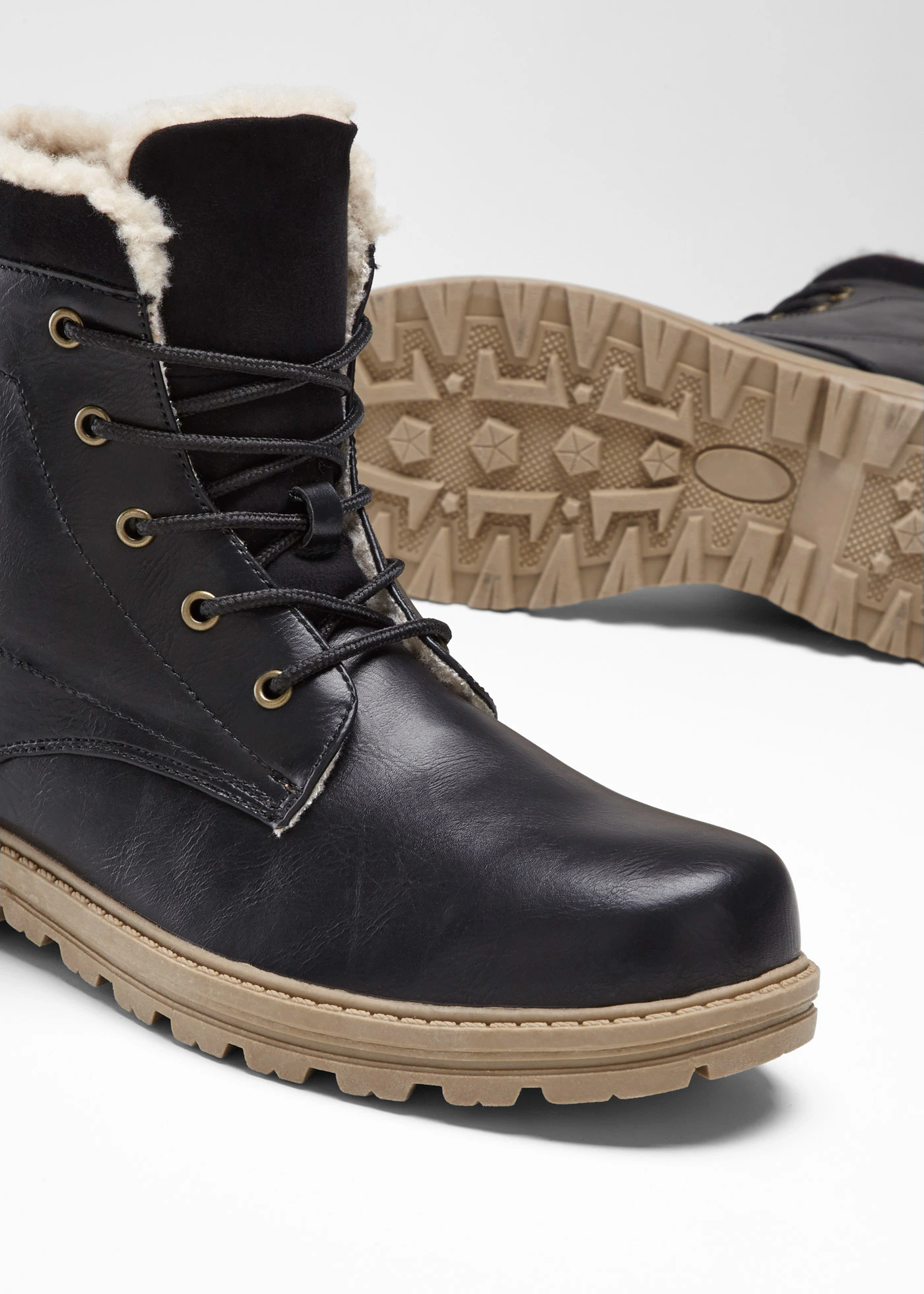 Boots fourrées à lacets • noir • Boutique bonprix