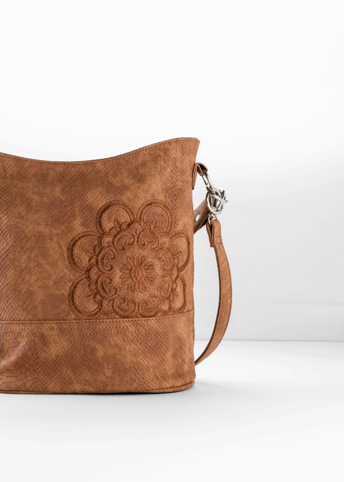 Kabelka s výšivkou • koňaková • bonprix obchod