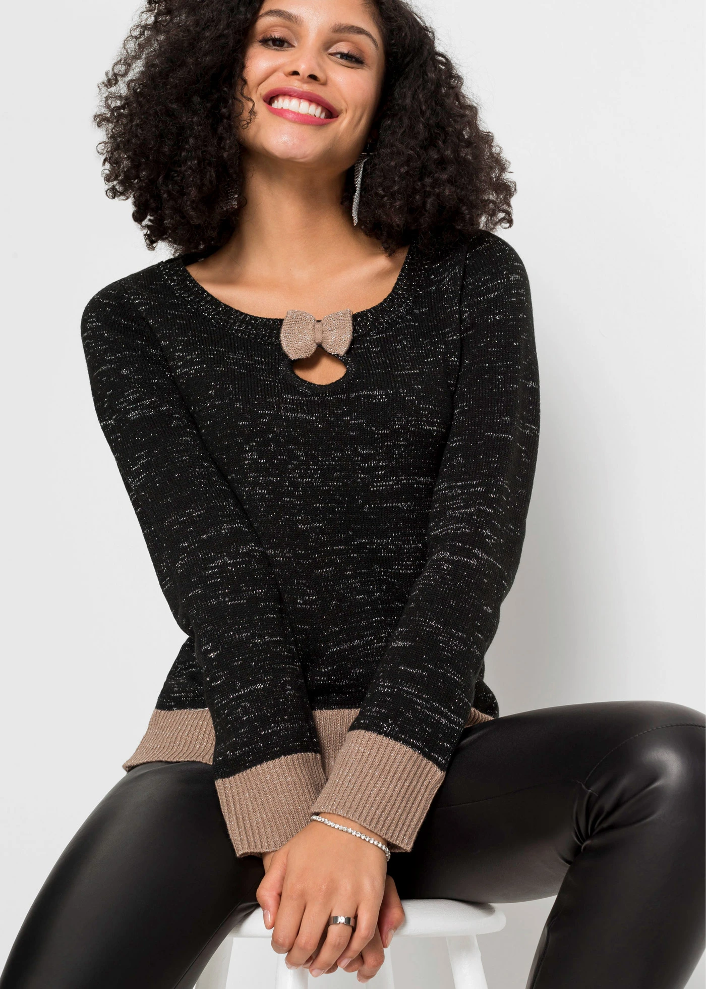 Pull avec nœud • noir-taupe-argenté métallisé • Boutique bonprix