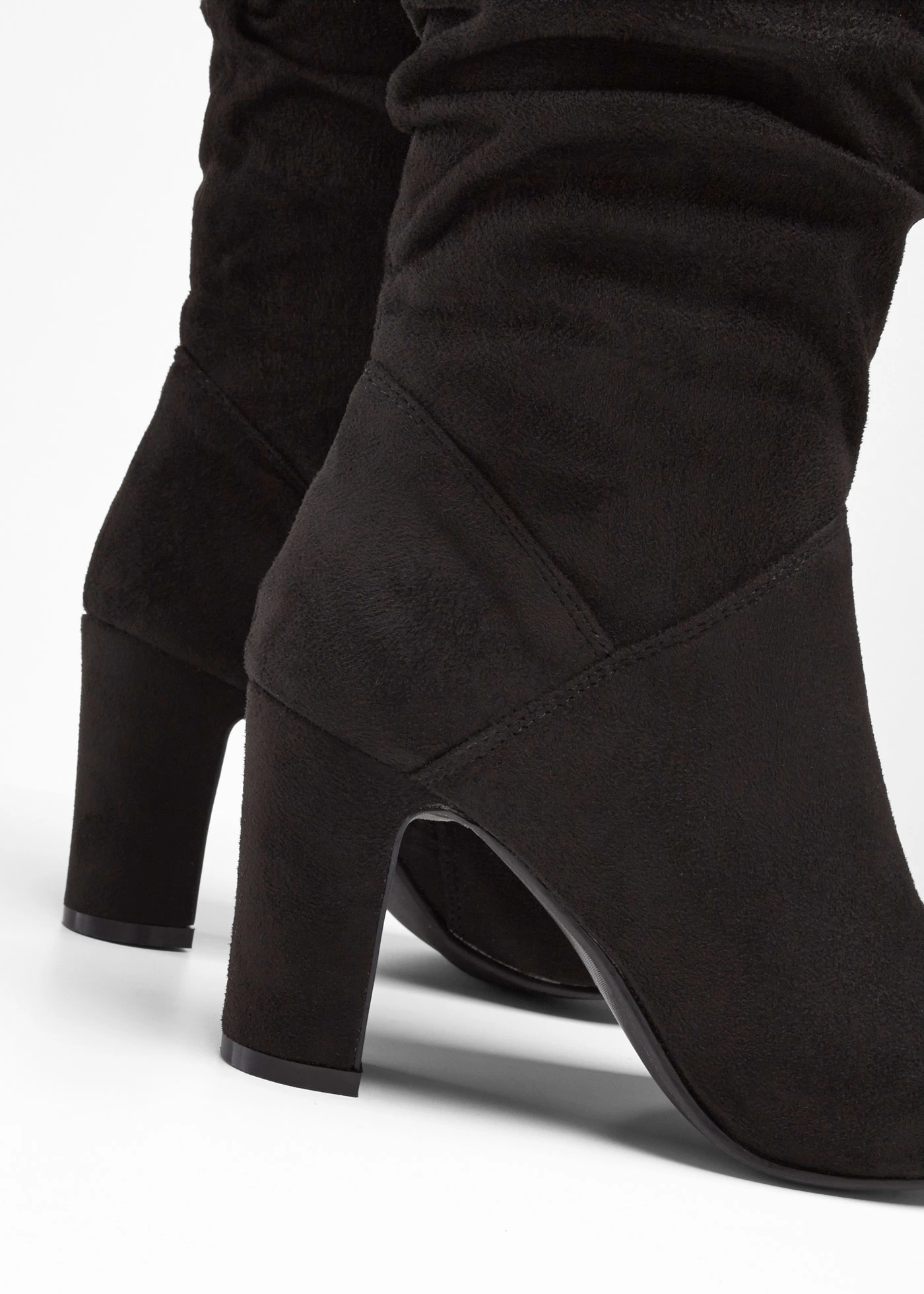 Cizme cu model încrețit • negru • magazin bonprix