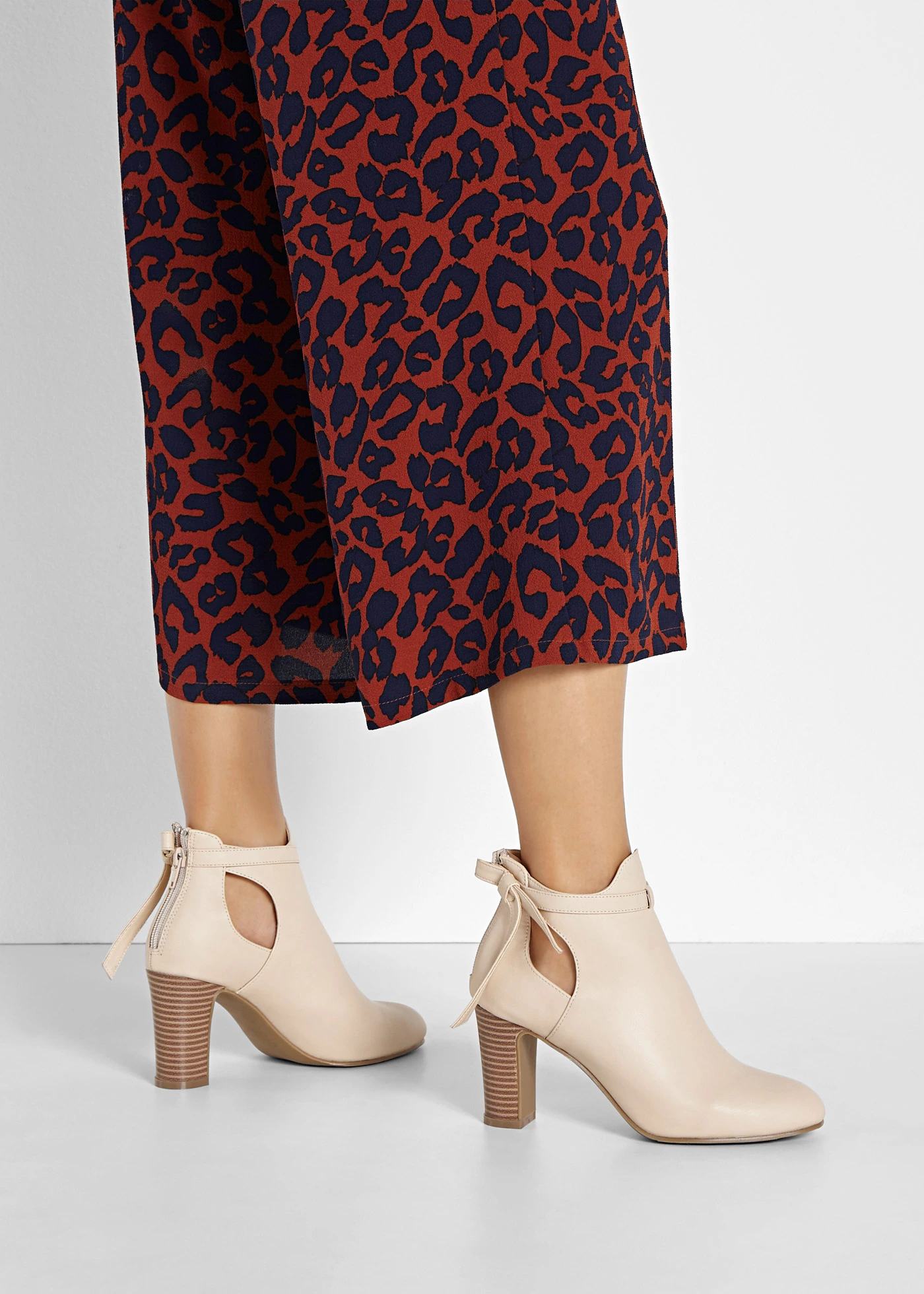 Enkellaarsjes • beige • bonprix online shop