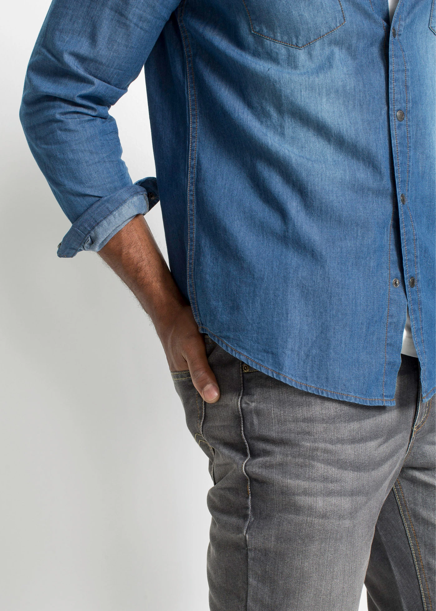 Chemise en jean 100% coton, slim • denim bleu clair used • Boutique bonprix