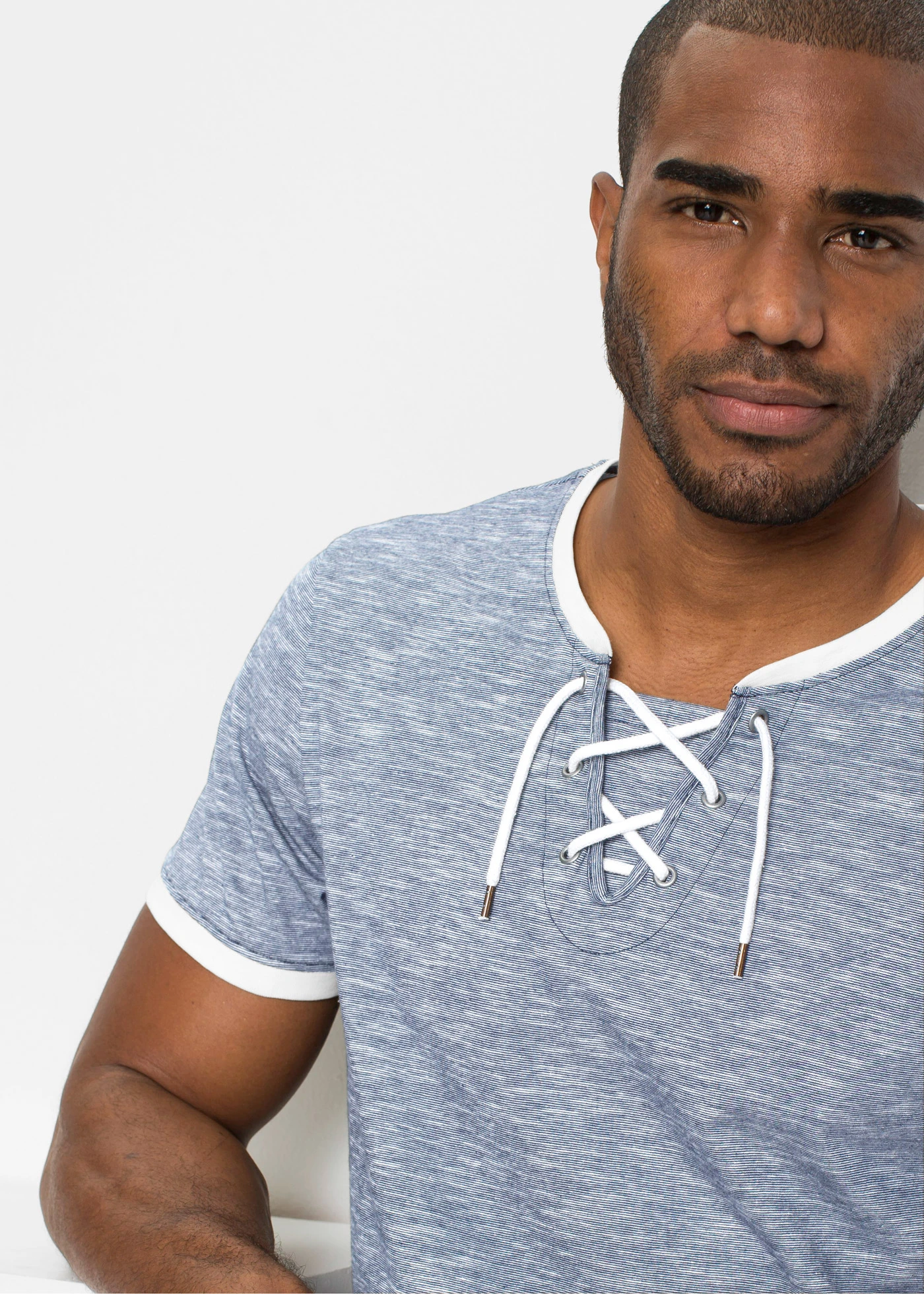 T-shirt van biologisch katoen met vetersluiting • donkerblauw-wolwit gemêleerd • bonprix online shop