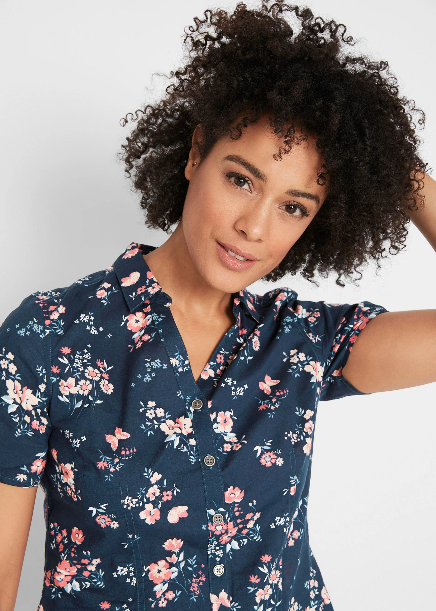 Chemisier imprimé, manches courtes • bleu foncé imprimé • Boutique bonprix