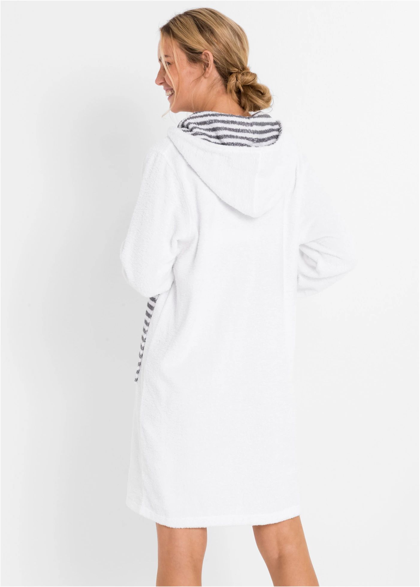 Peignoir de bain zippé en éponge • blanc-gris rayé • Boutique bonprix