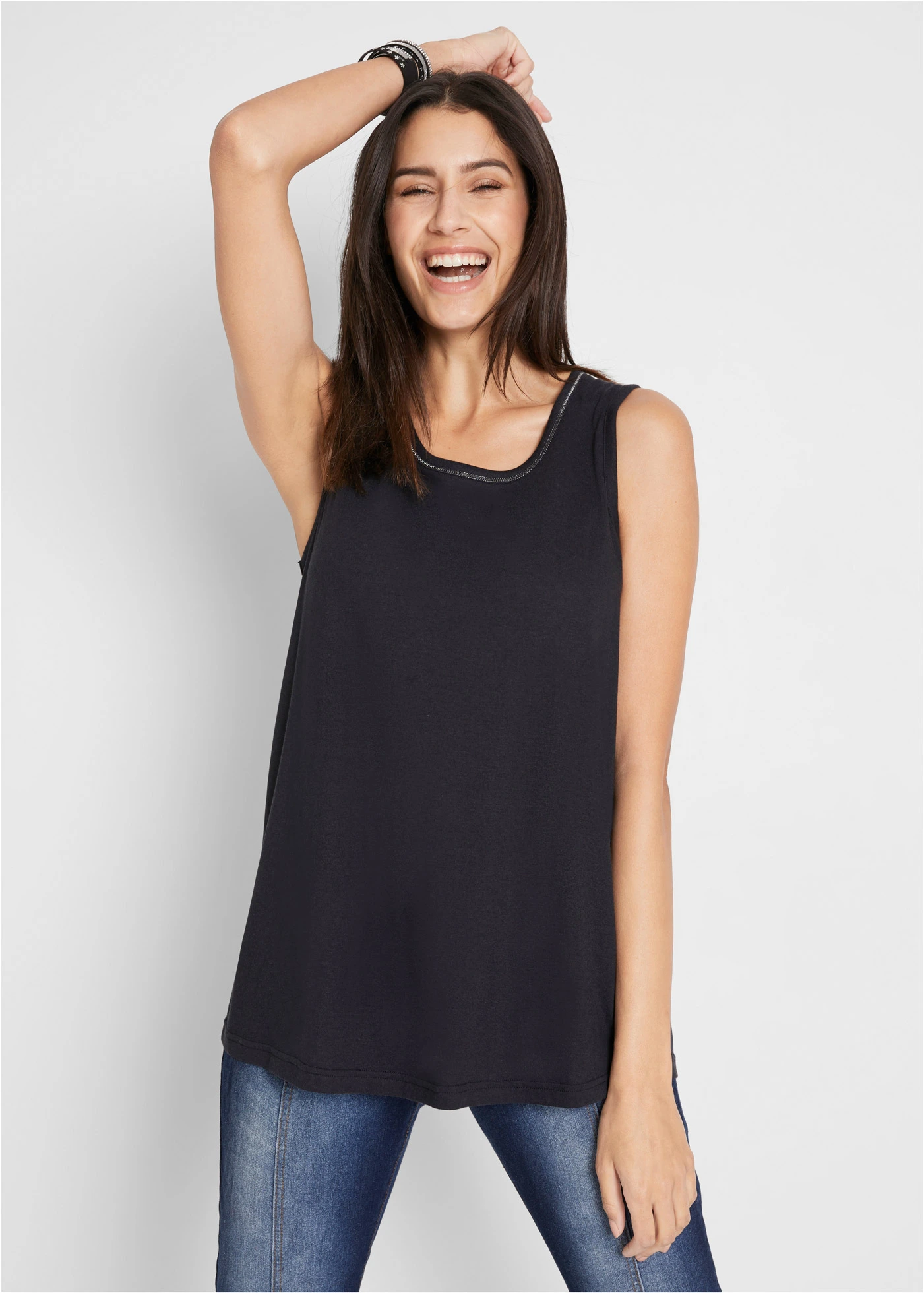 Dlouhý udržitelný top s kulatým výstřihem • černá • bonprix obchod