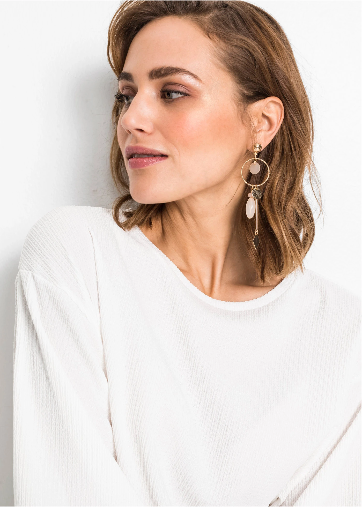 Boucles d’oreille avec pendentifs • couleur doré clair/crème • Boutique bonprix