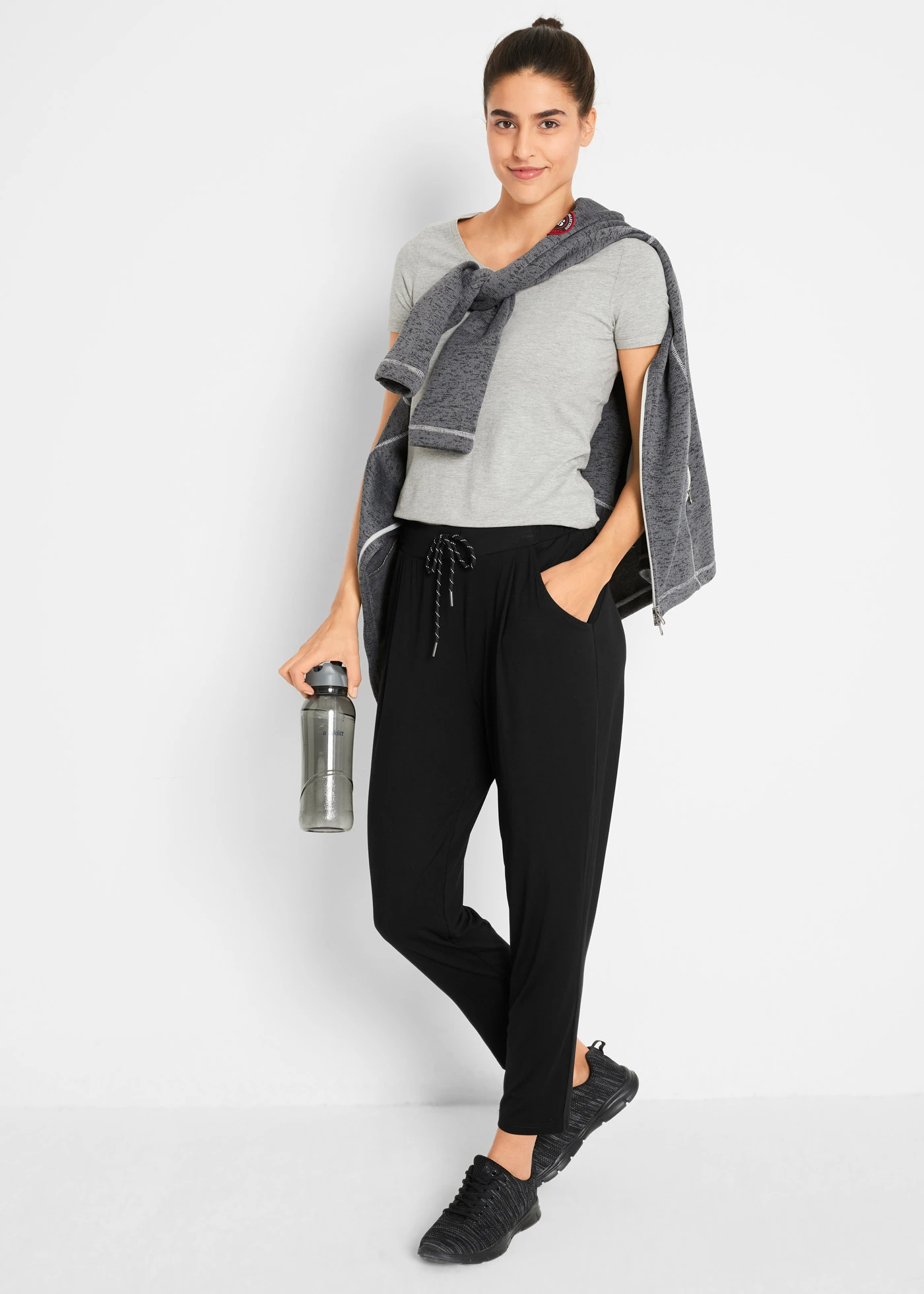 Sportovní kalhoty z udržitelné viskózy, 7/8 délka • černá • bonprix obchod