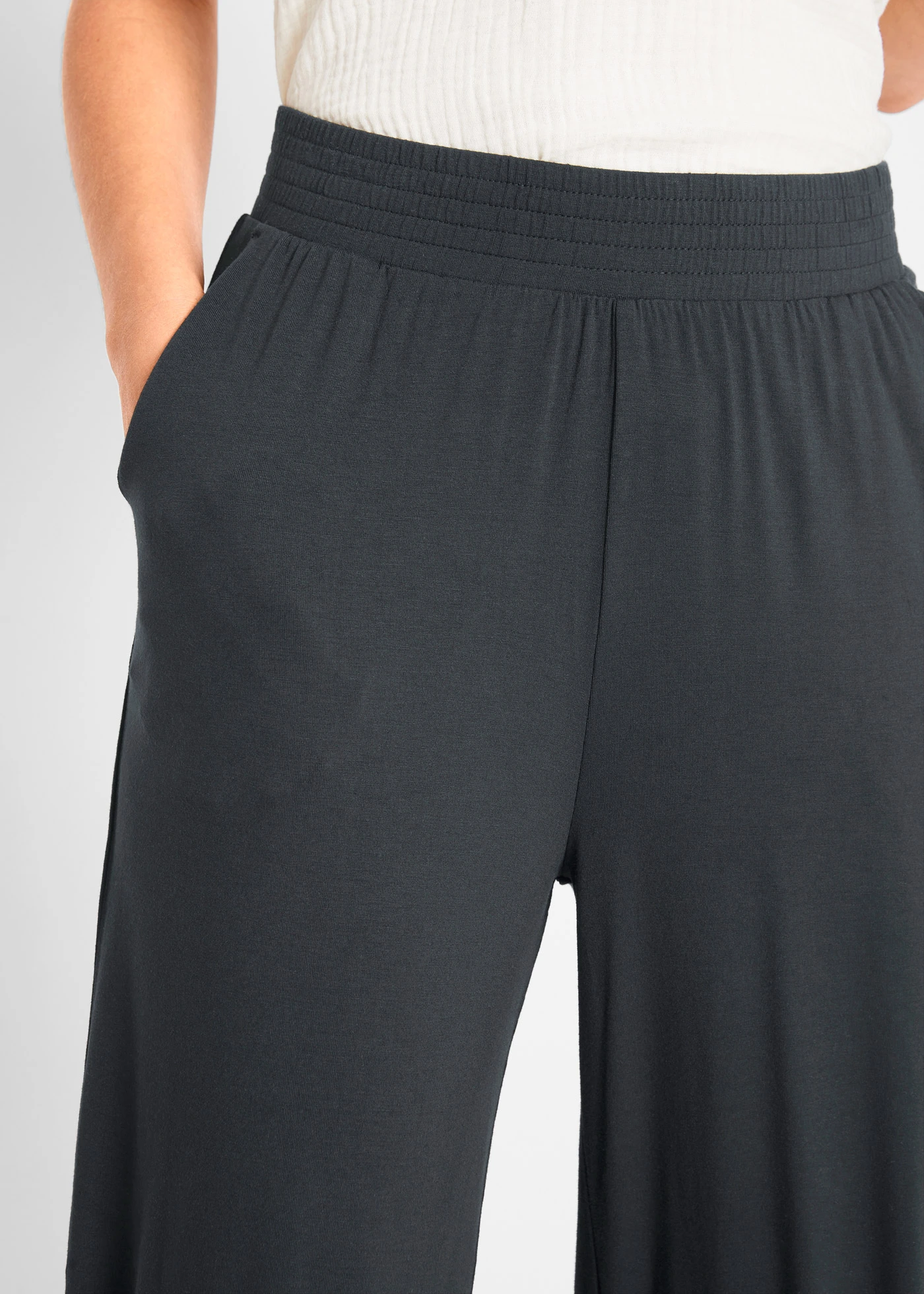 Pantalon fluide en jersey viscose, longueur 7/8 • noir • Boutique bonprix