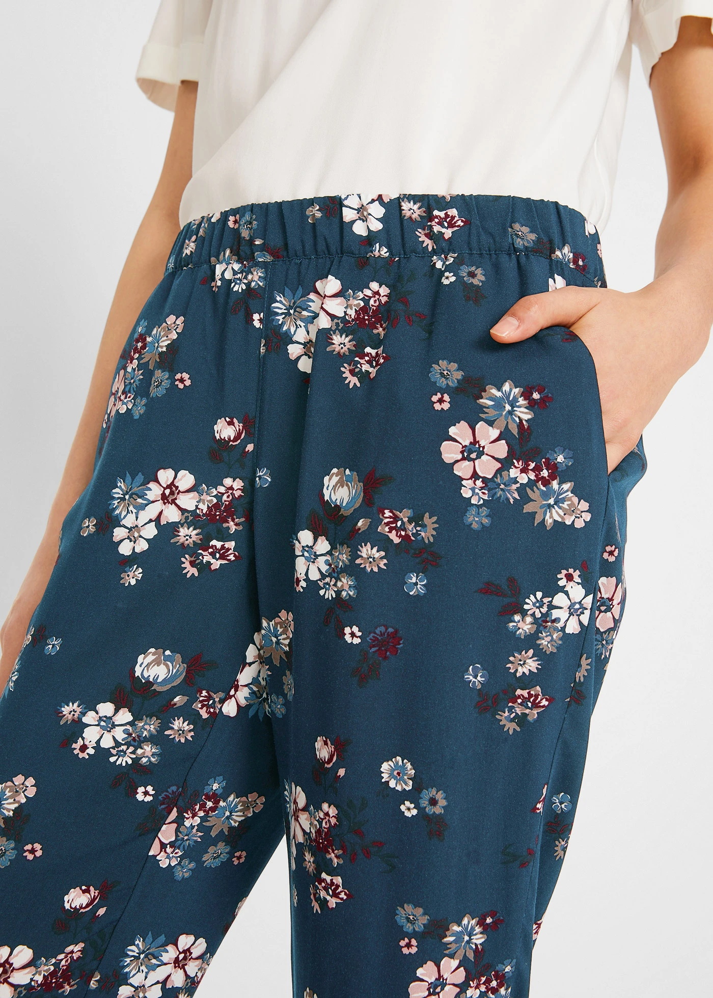 Broek van zachte viscose • donkerblauw gebloemd • bonprix online shop