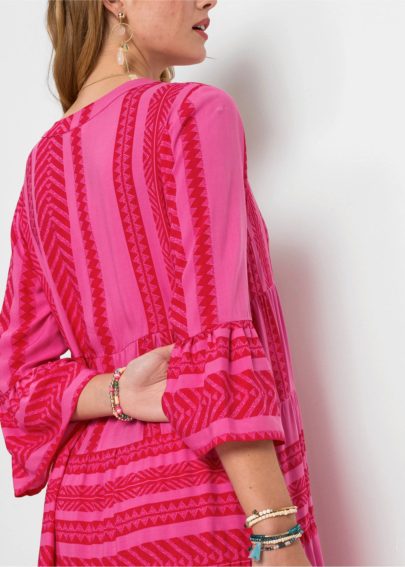 Maxi šaty ze splývavé viskózy • červeno-pink s potiskem • bonprix obchod