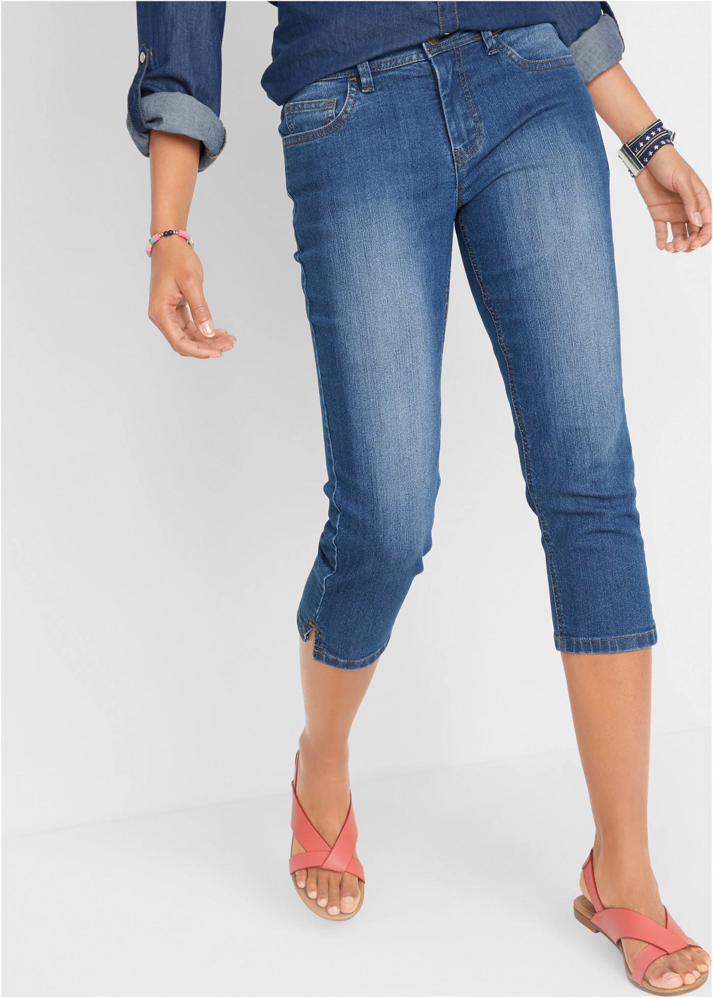 Jeansy slim fit, cropped, średni stan • niebieski "used" • sklep bonprix
