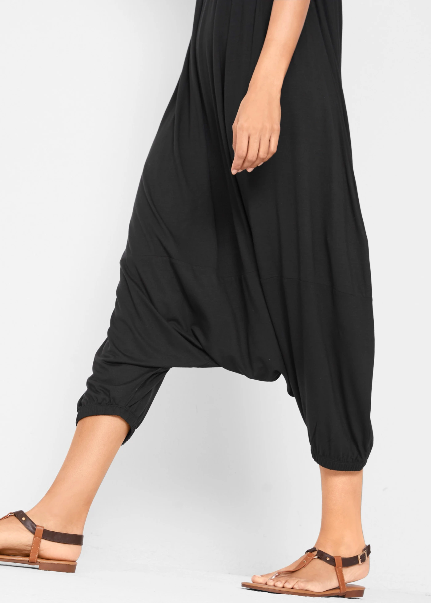 Overal s harémovými kalhotami, ze směsi s viskózou • černá • bonprix obchod