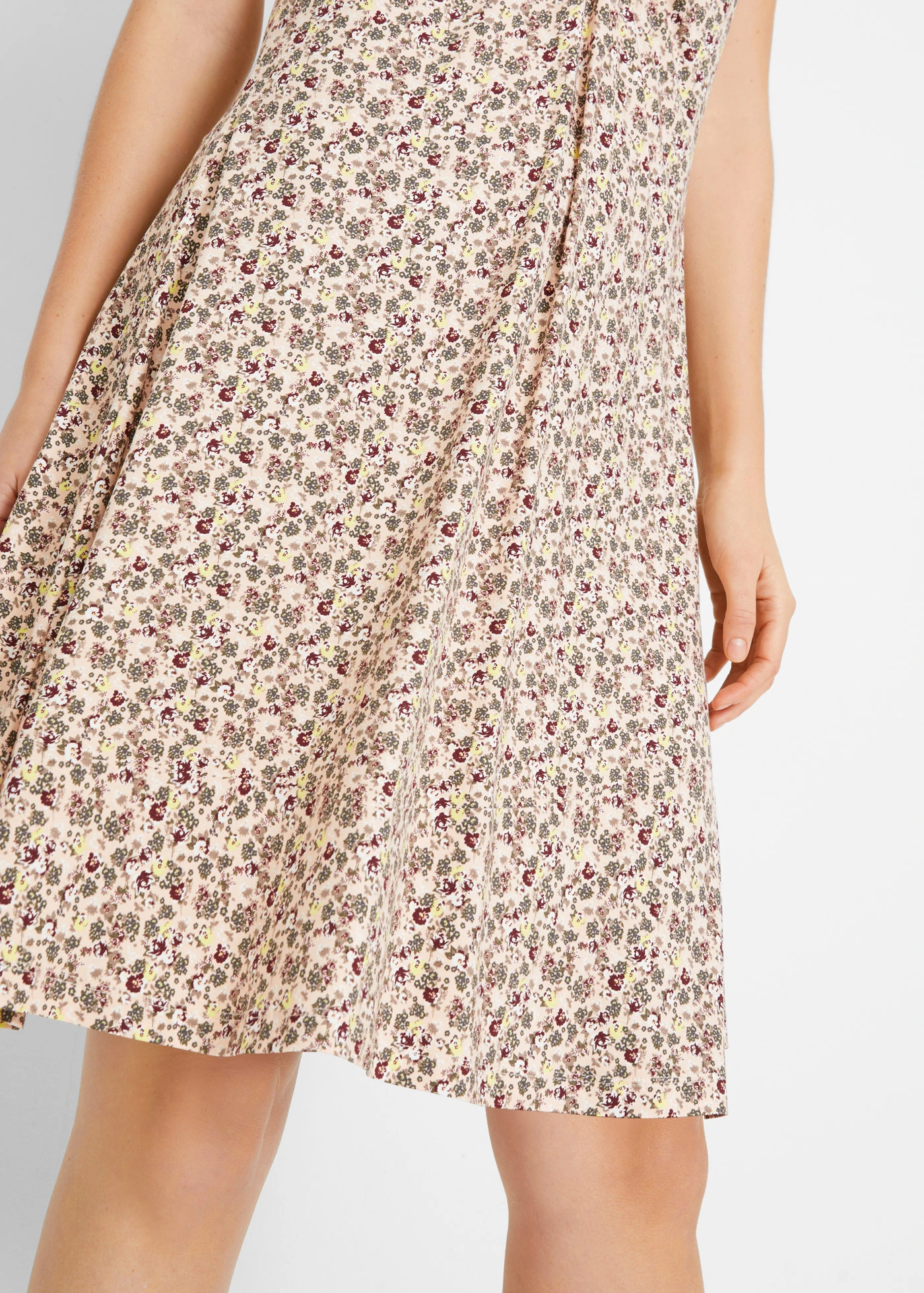 Rochie jerse până la genunchi din amestec de viscoză • roz piersică deschis cu floricele • magazin bonprix