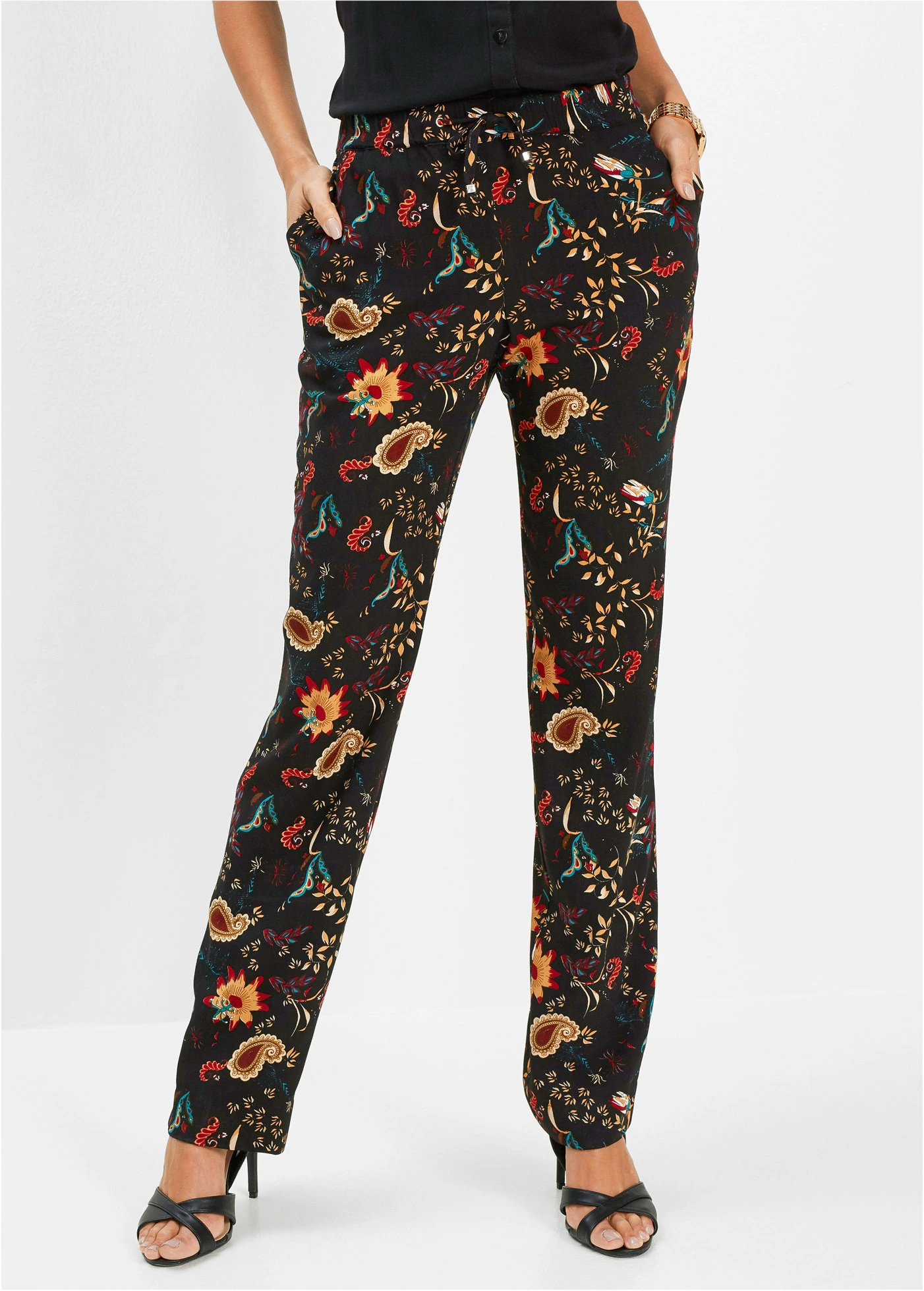 Pantaloni din viscoză • negru/roșu-chili paisley • magazin bonprix