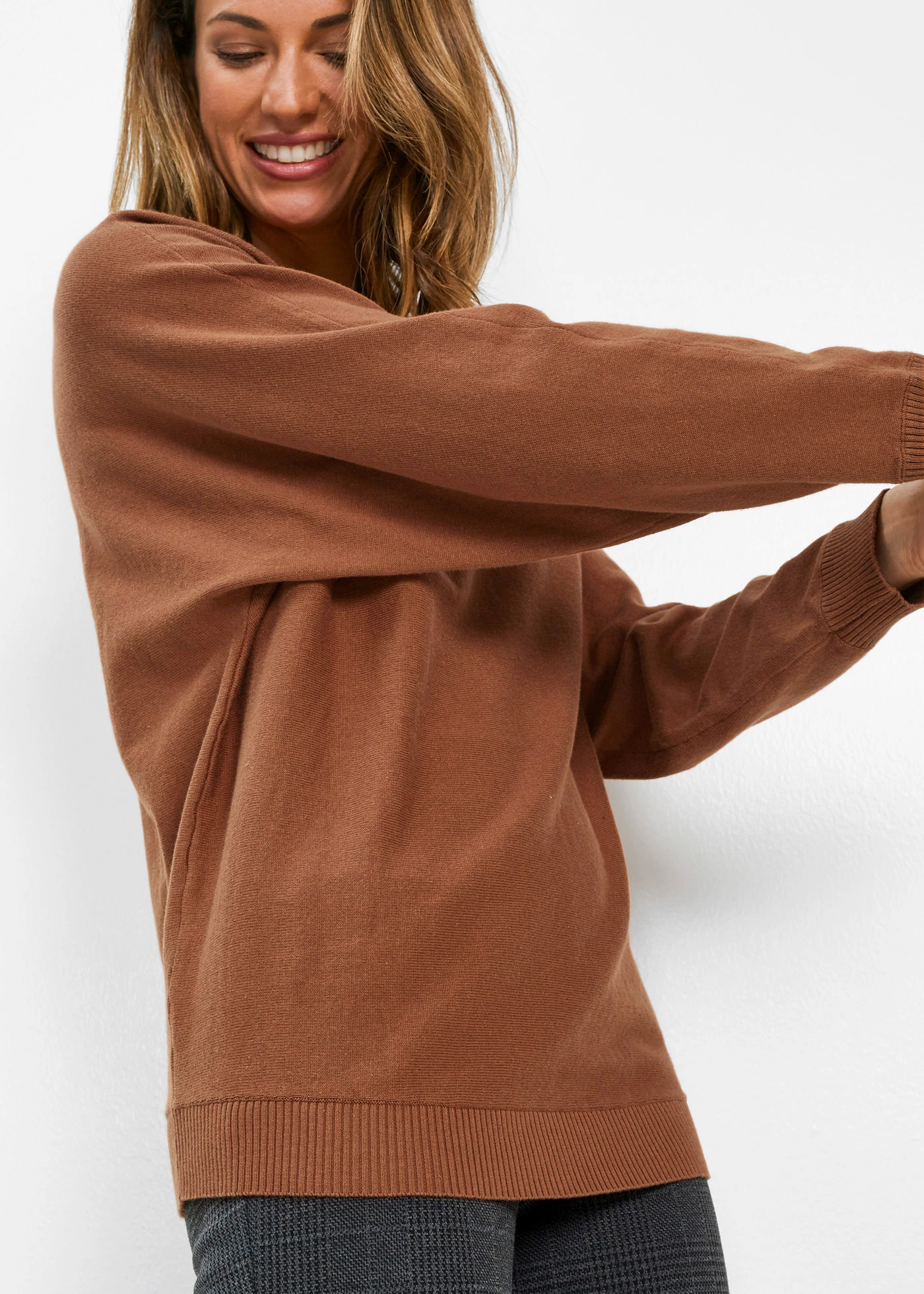 Pulóver denevér ujjakkal • gesztenyebarna • bonprix áruház