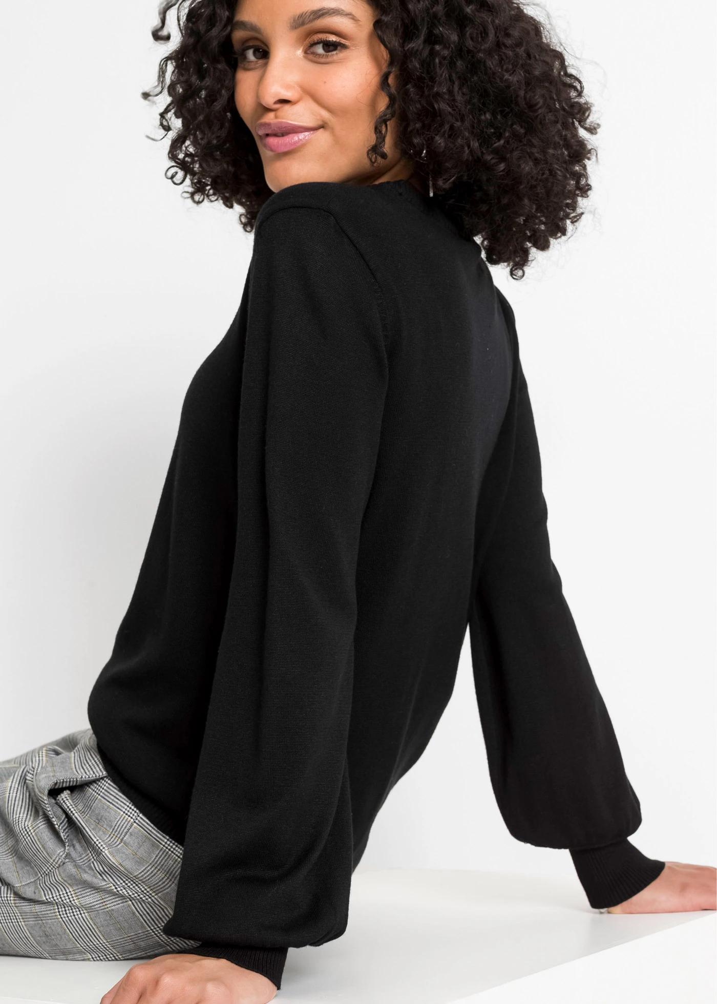 Svetr s balónovými rukávy • černá • bonprix obchod