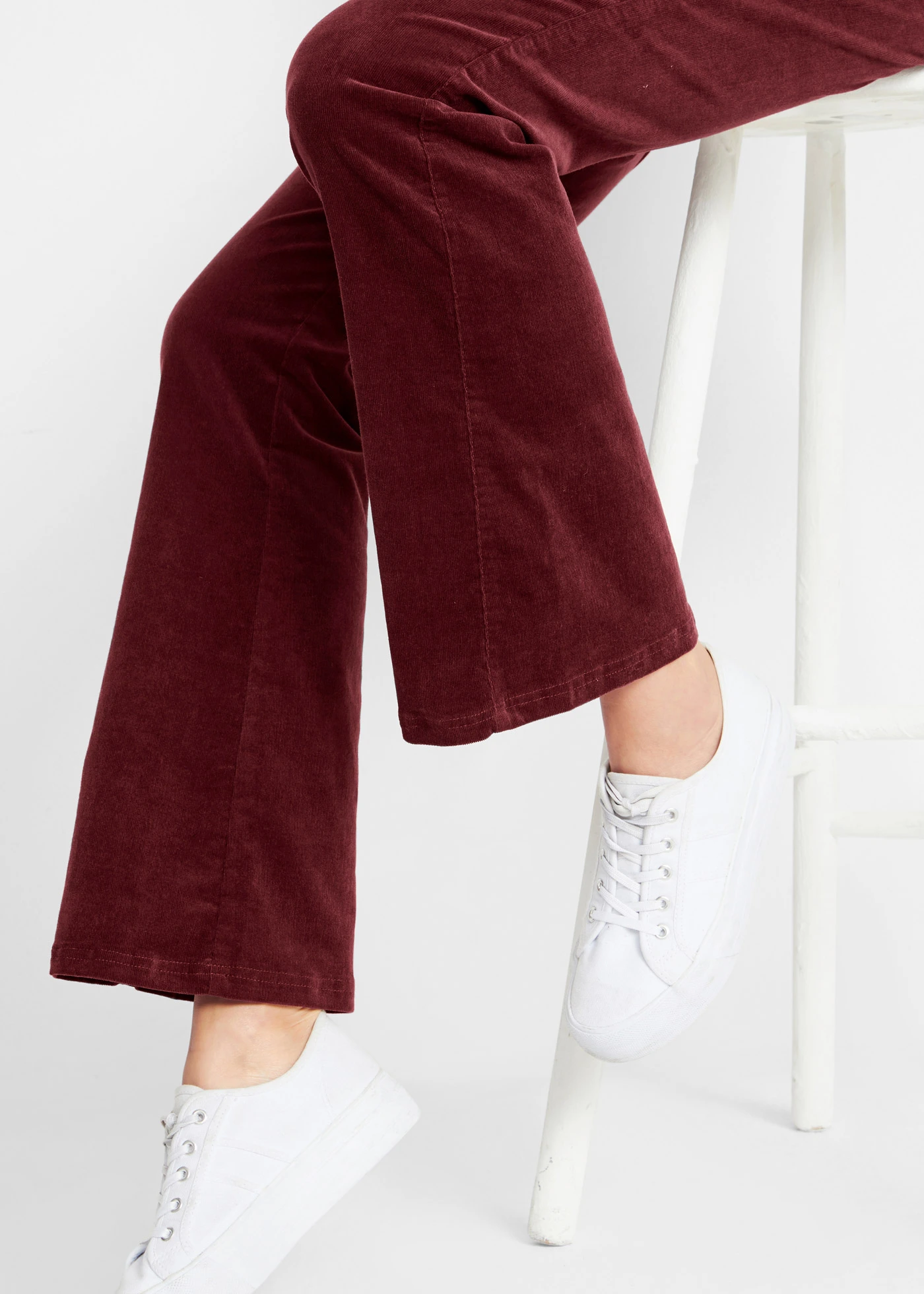 Pantalon en velours côtelé extensible avec taille haute confortable • rouge érable • Boutique bonprix