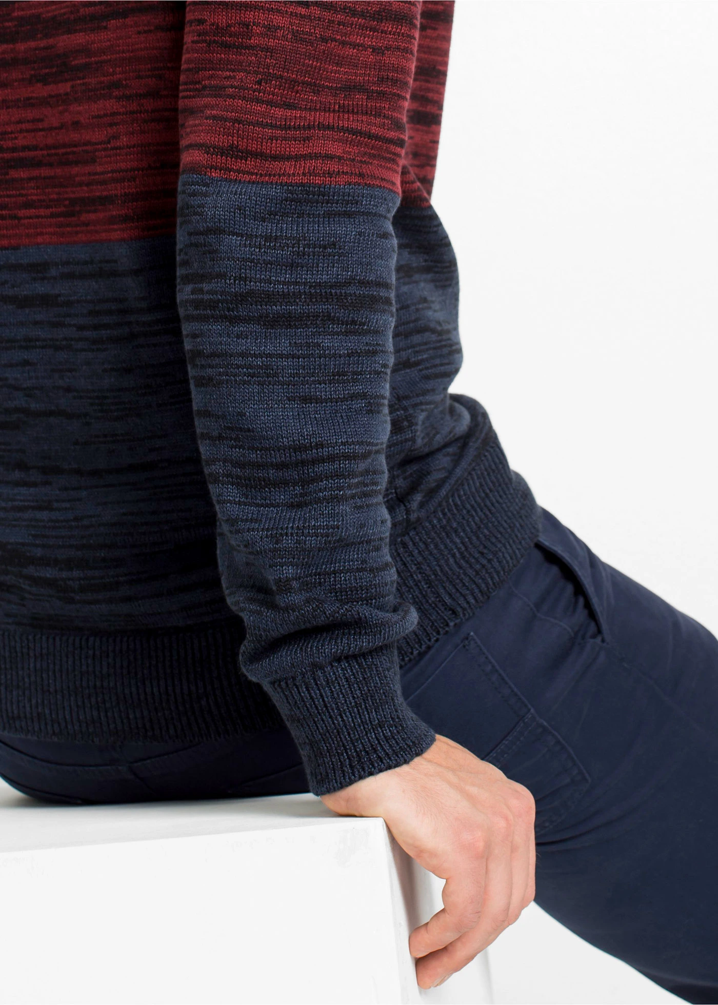 Sweter z cienkiej dzianiny z kapturem o kroju regular fit • czerwono-niebieski melanż • sklep bonprix