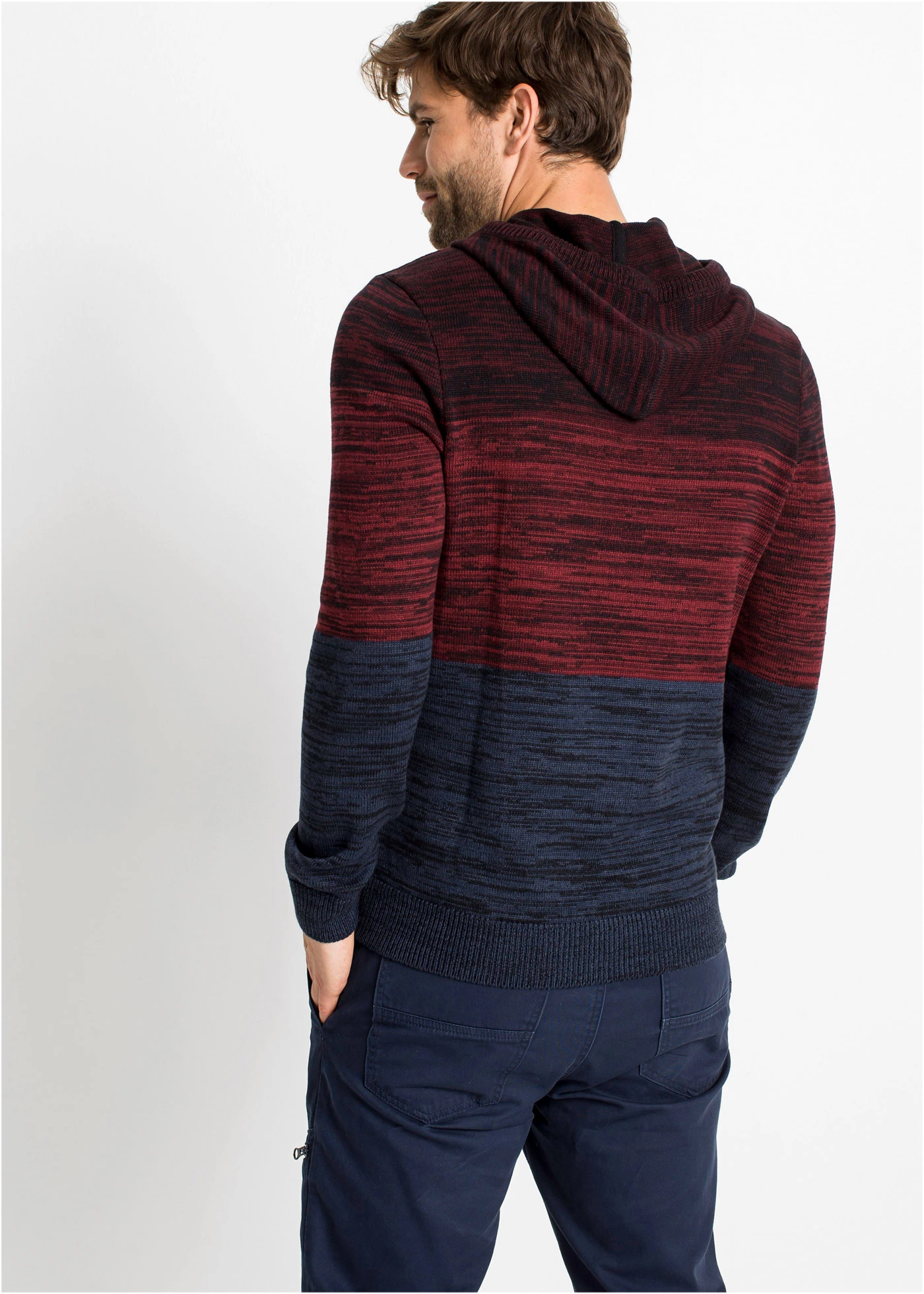 Fijn gebreide trui met capuchon van zachte katoenmix • rood-blauw gemêleerd • bonprix online shop