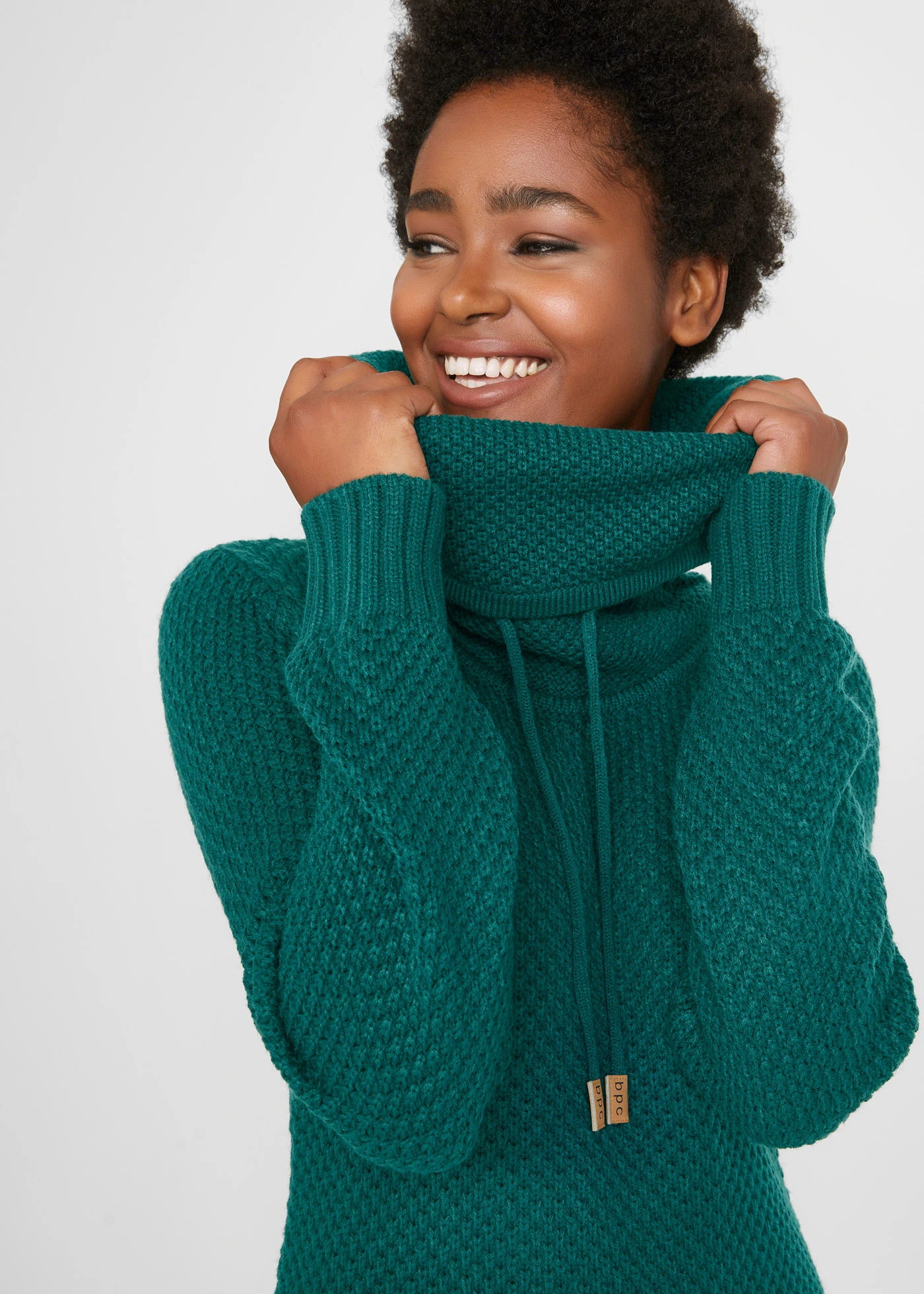 Pletené šaty se šálovým límcem • sytě zelená • bonprix obchod