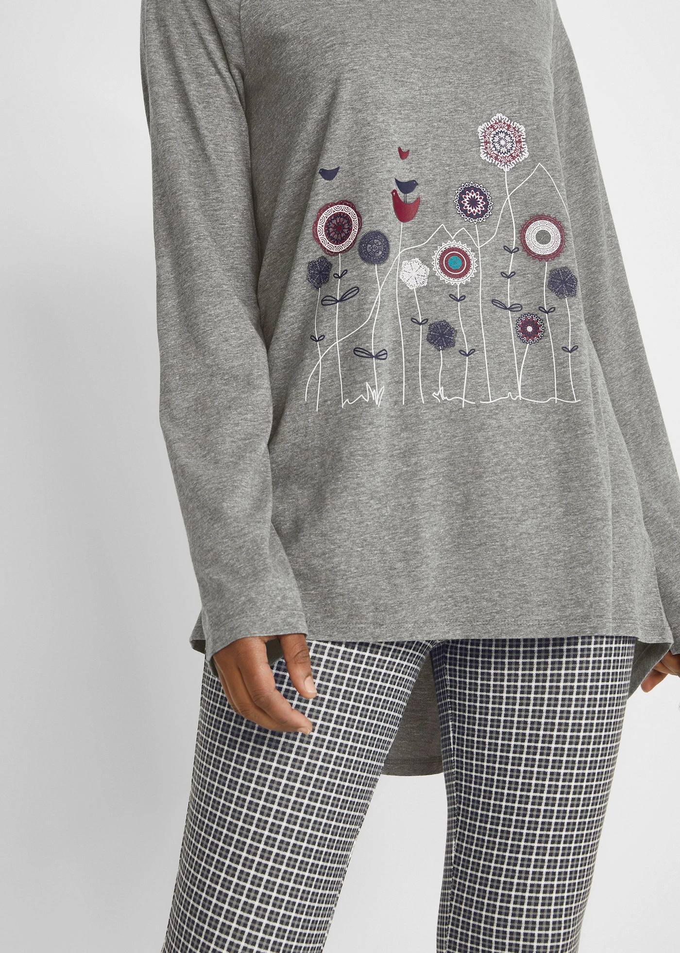 Dlouhé oversize triko s kulatým výstřihem • šedý melír s květy • bonprix obchod