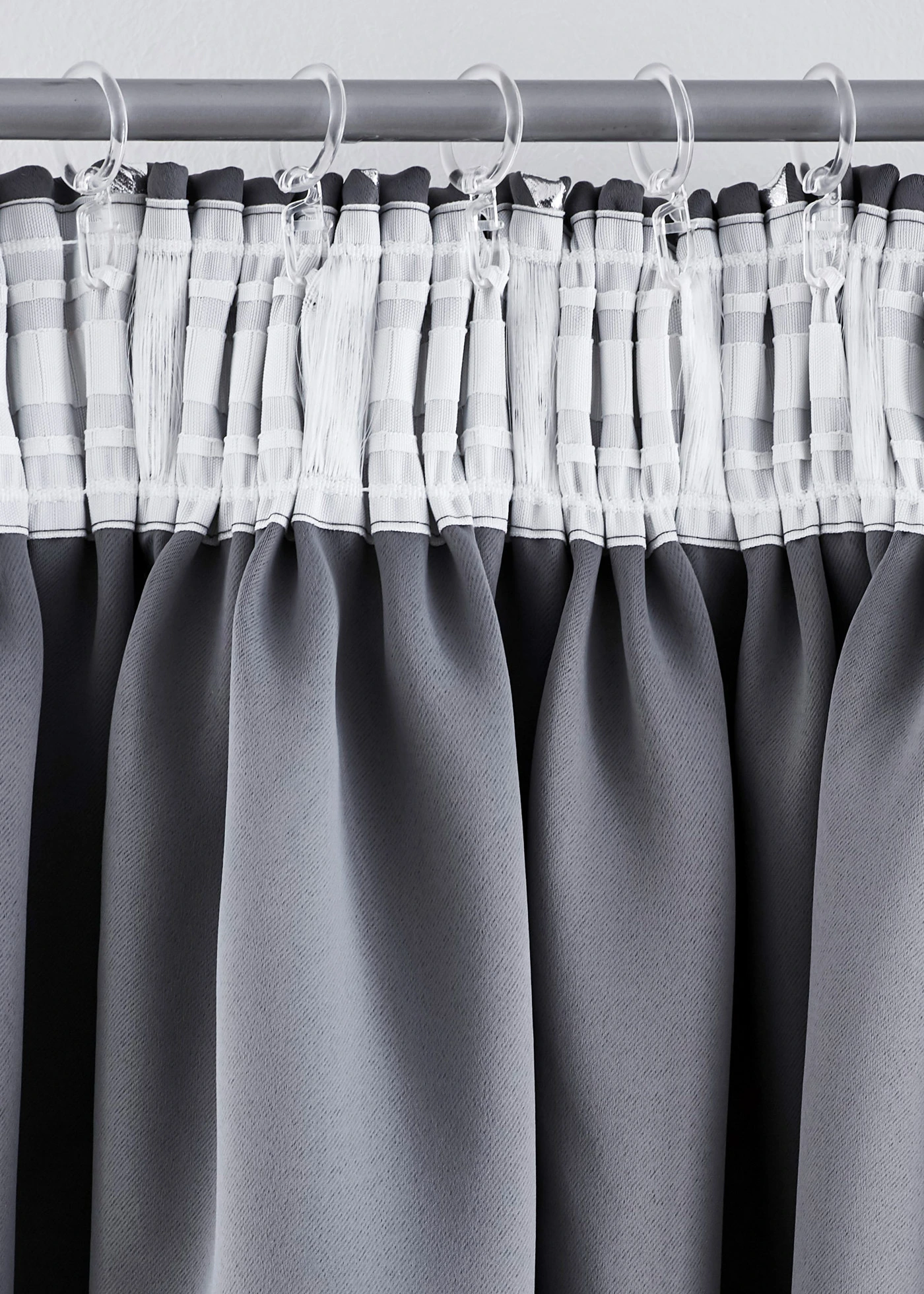 Draperie opacă suprafața lucios (1 buc.) • gri închis/argintiu • magazin bonprix