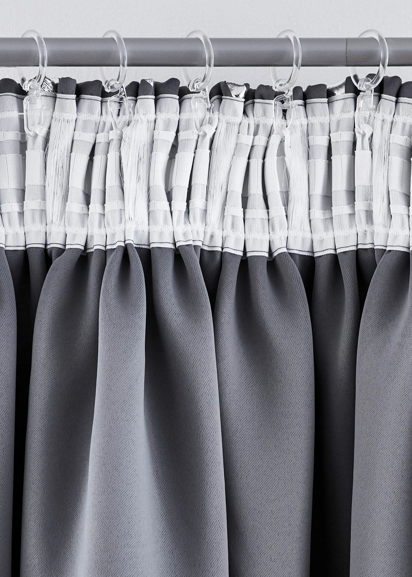 Draperie opacă suprafața lucios (1 buc.) • gri închis/argintiu • magazin bonprix