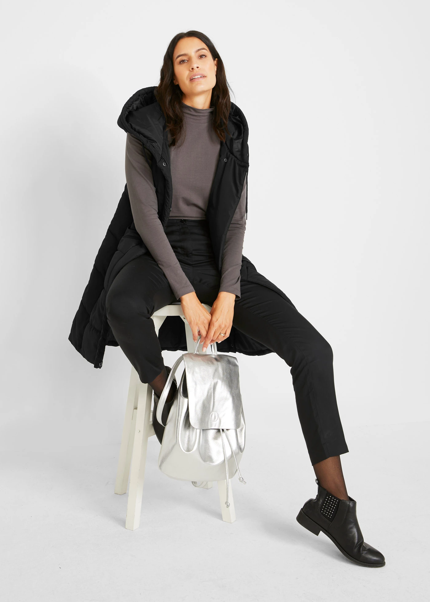 Vestă matlasată, poliester reciclat • negru • magazin bonprix