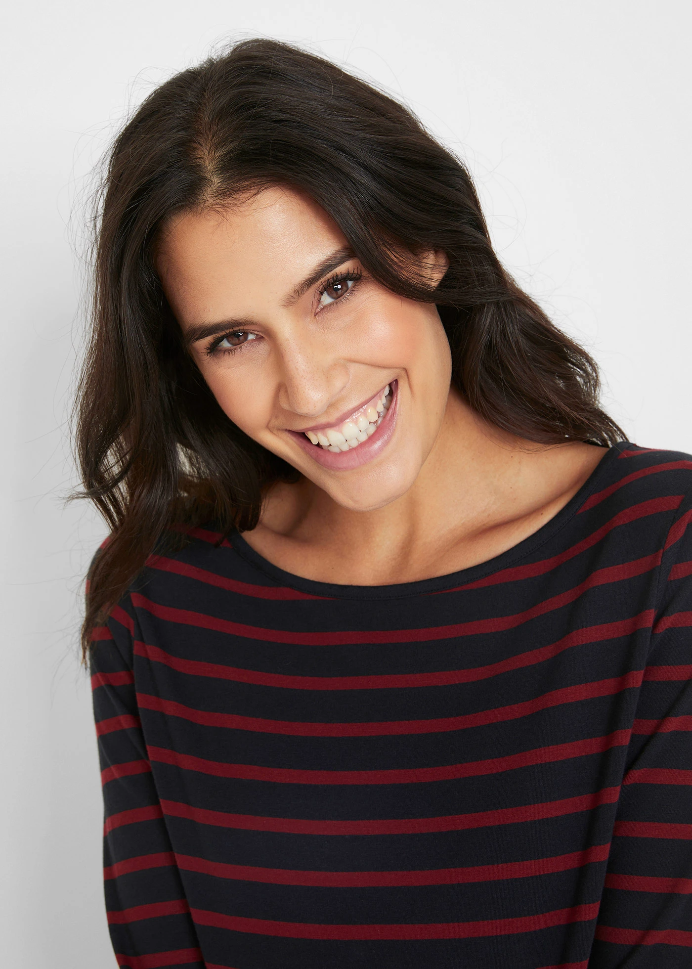 Triko s lodičkovým výstřihem, dlouhý rukáv (2 ks v balení) • černá + rubínově červeno-černé pruhy • bonprix obchod