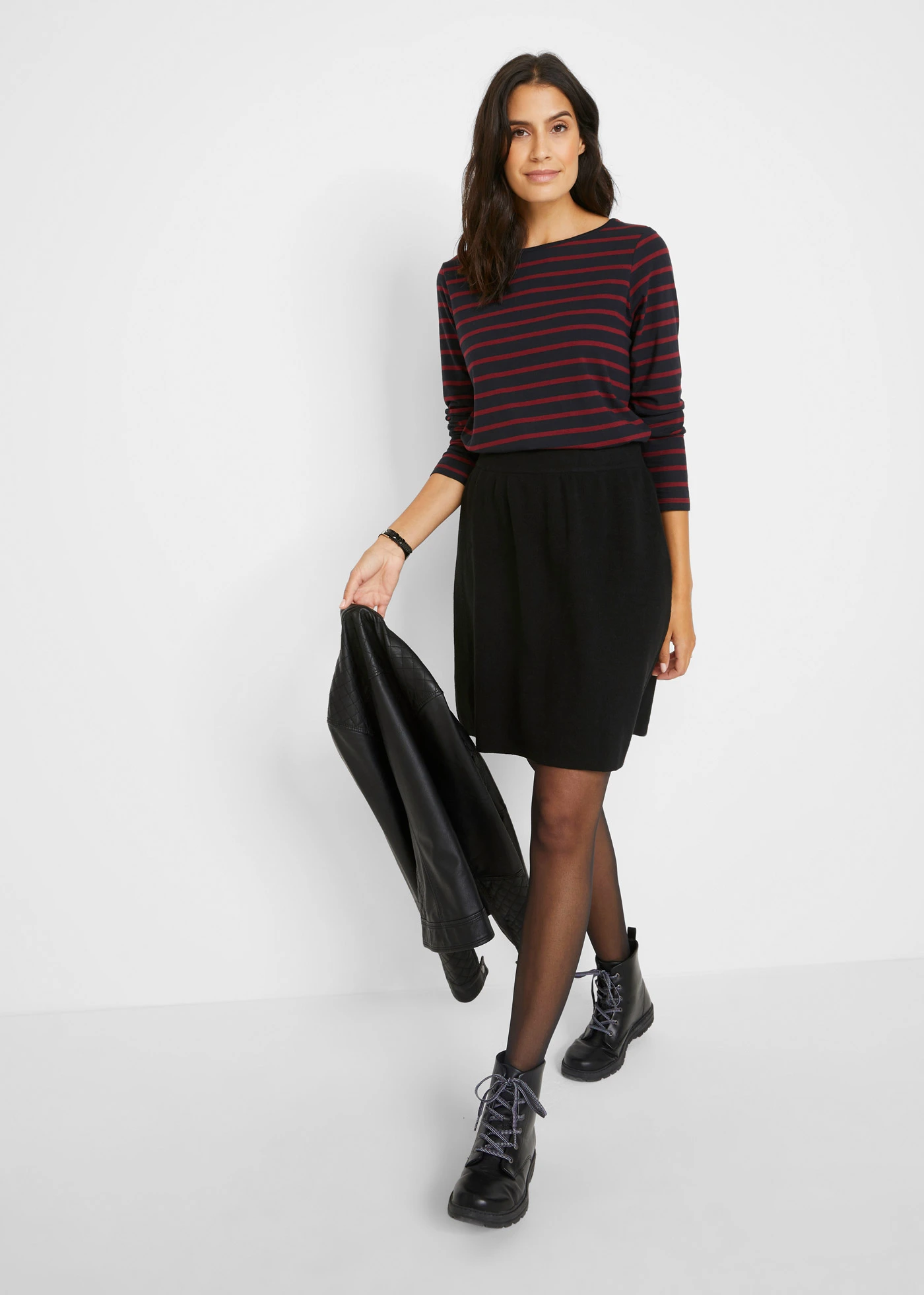 Triko s lodičkovým výstřihem, dlouhý rukáv (2 ks v balení) • černá + rubínově červeno-černé pruhy • bonprix obchod