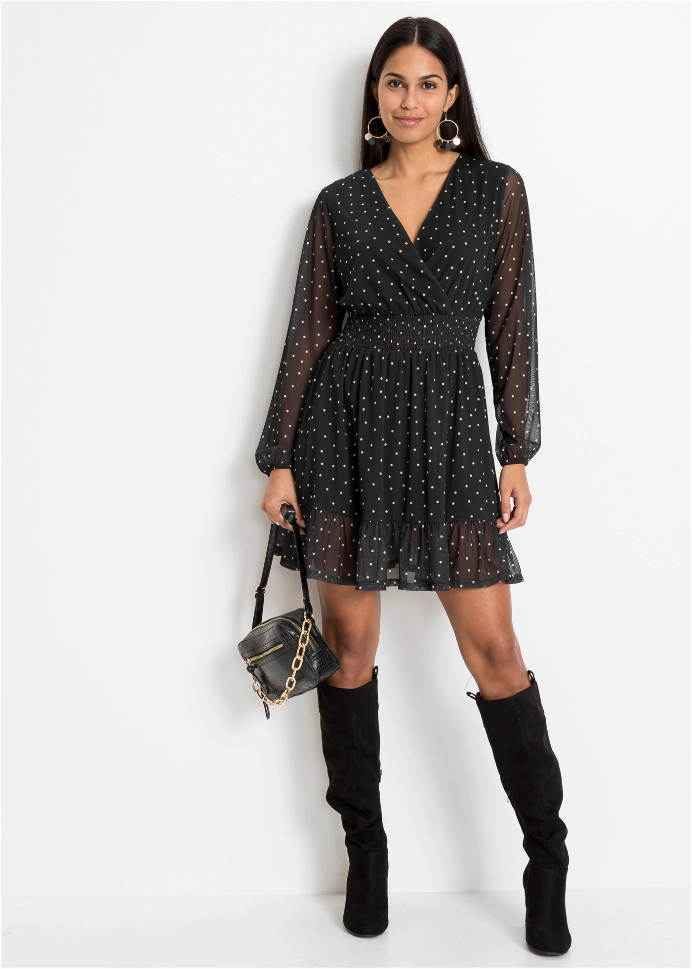 Robe courte à volant • pois noir - écru • Boutique bonprix