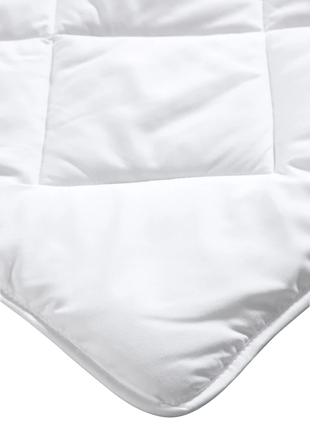 Couette légère en polyester • blanc • product-page.page-title-suffix