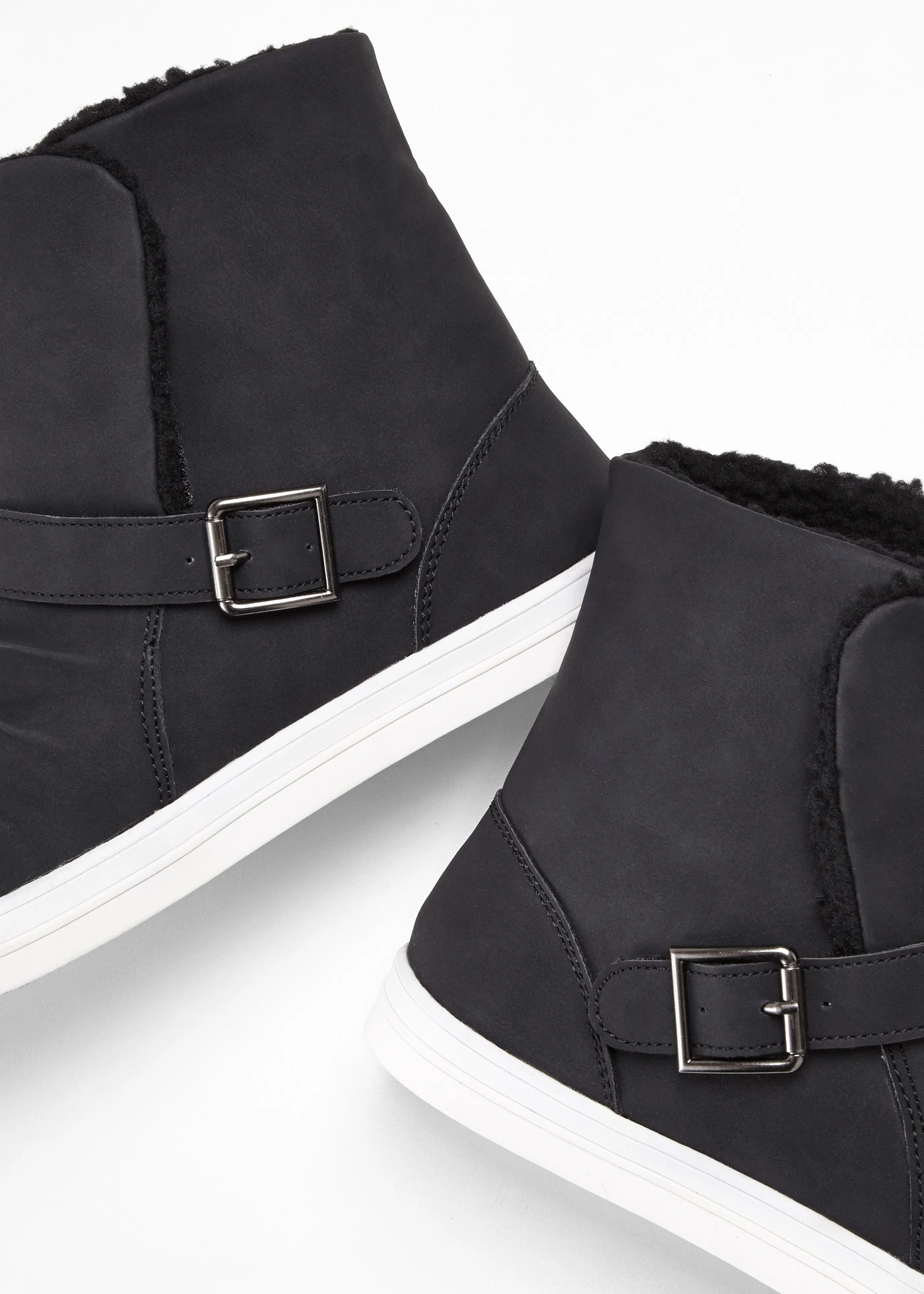 Zimní kotníková obuv • černá • bonprix obchod