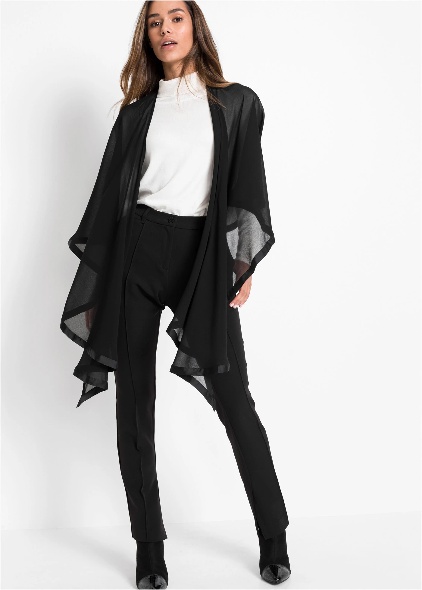 Poncho-écharpe avec détail en satin • noir • Boutique bonprix