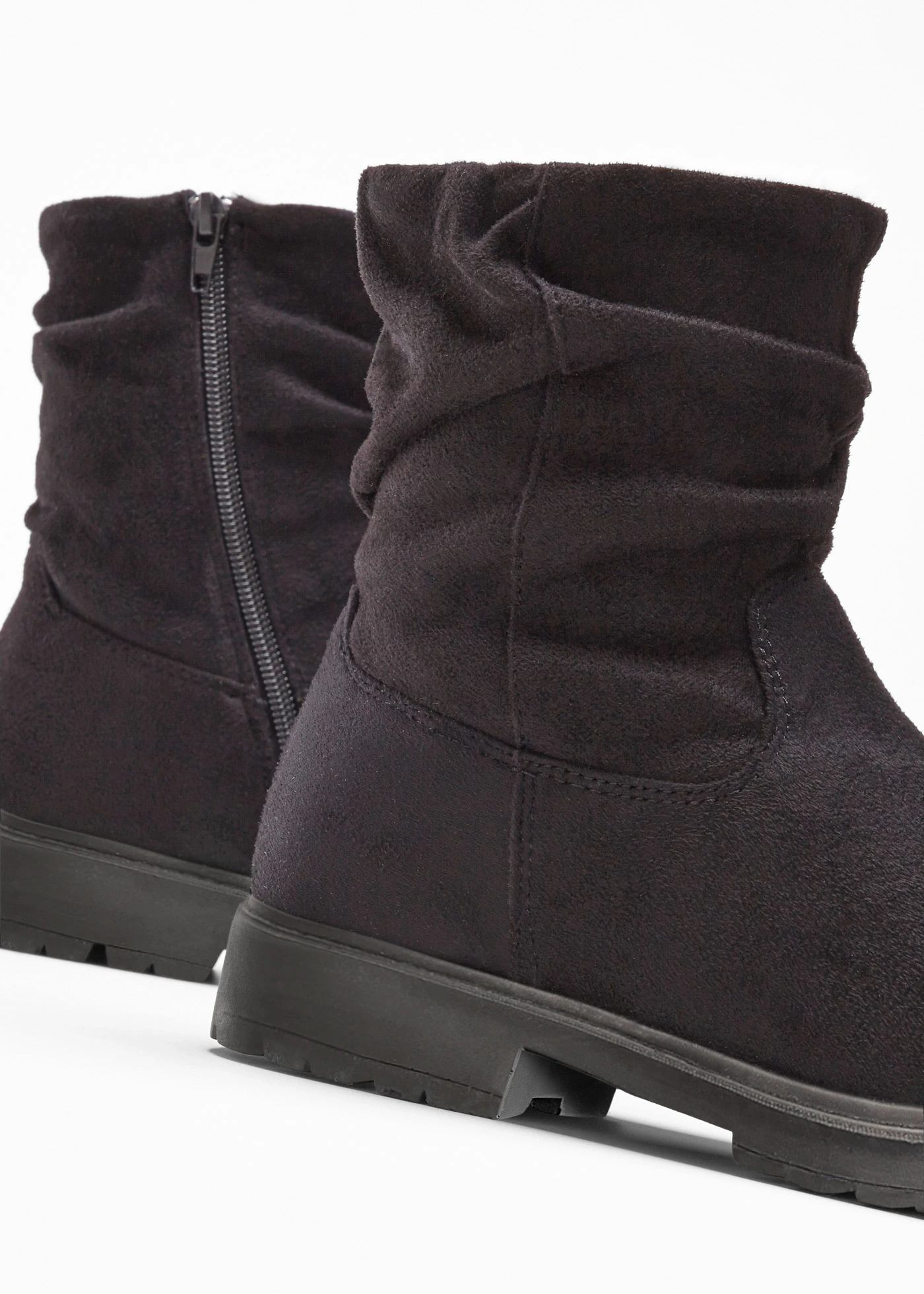 Boots met plooien • zwart • bonprix online shop