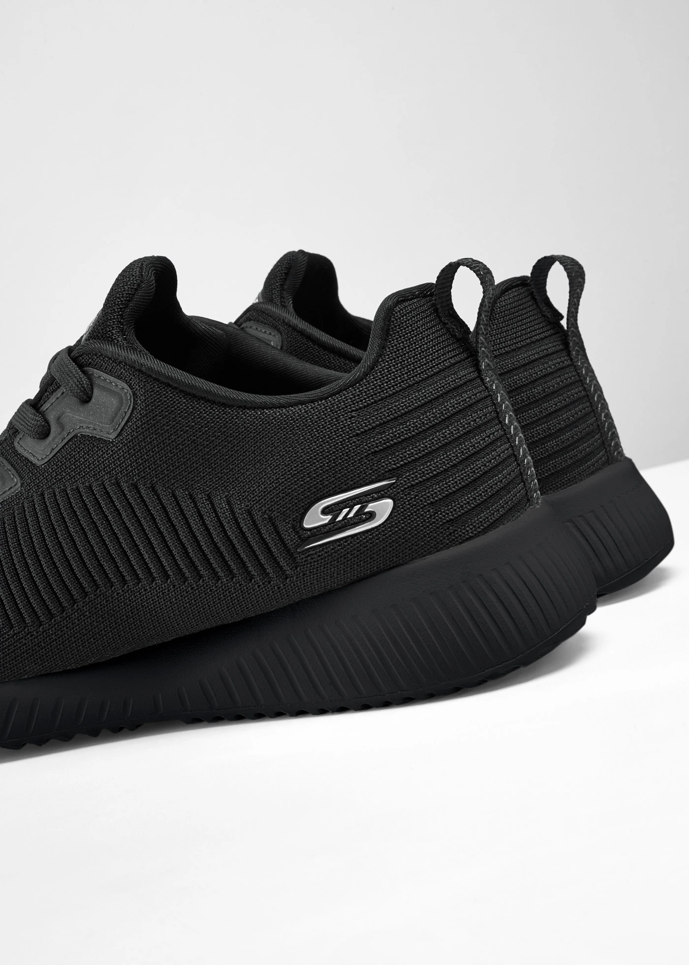 Pohodlné tenisky značky Skechers s paměťovou pěnou • černá • bonprix obchod