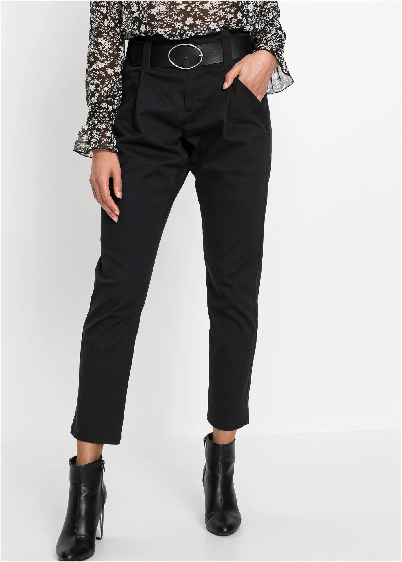 Pantalon à pinces en coton extensible • noir • Boutique bonprix