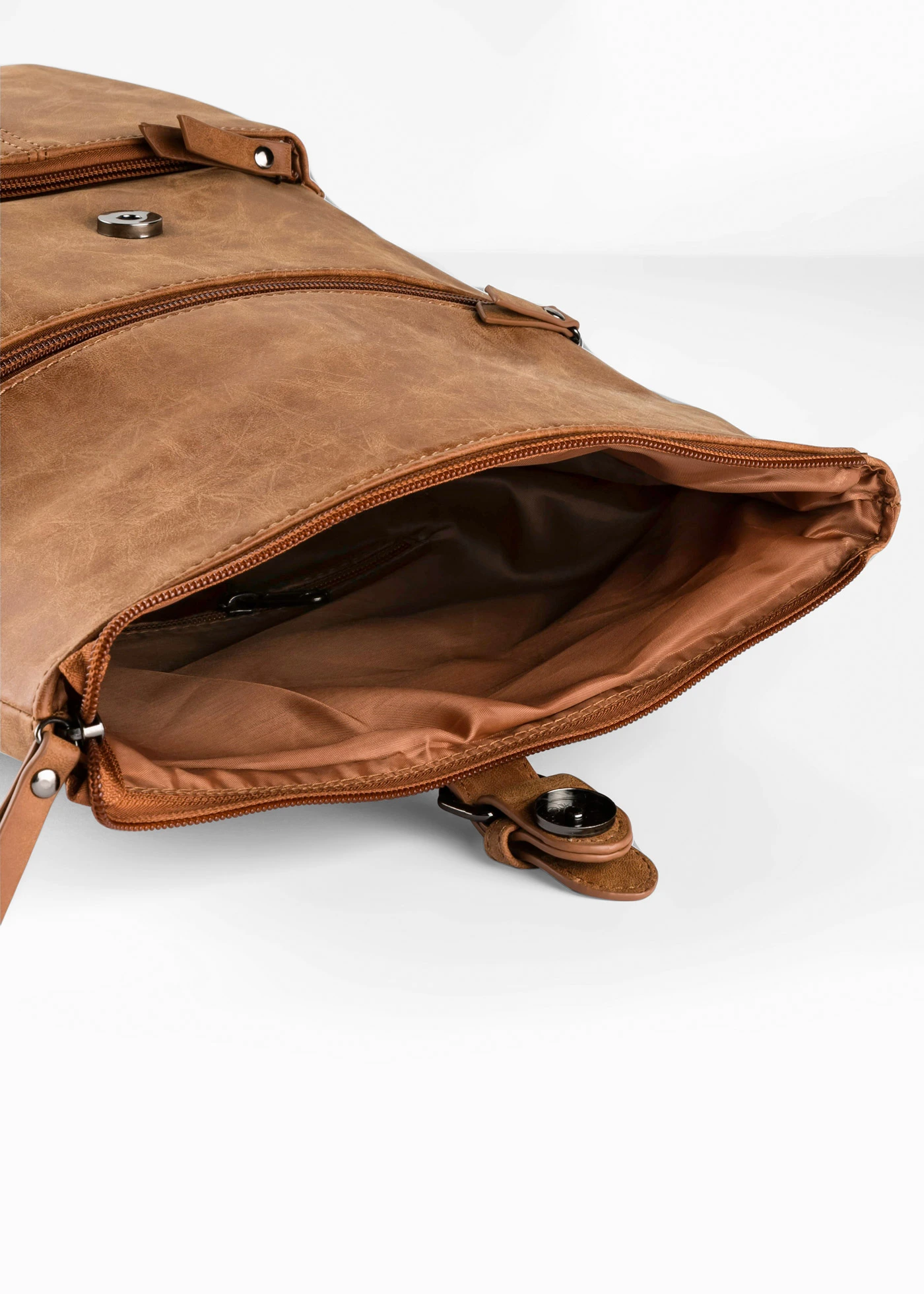 Rucsac cu buzunar exterior și cataramă • maro-coniac • magazin bonprix