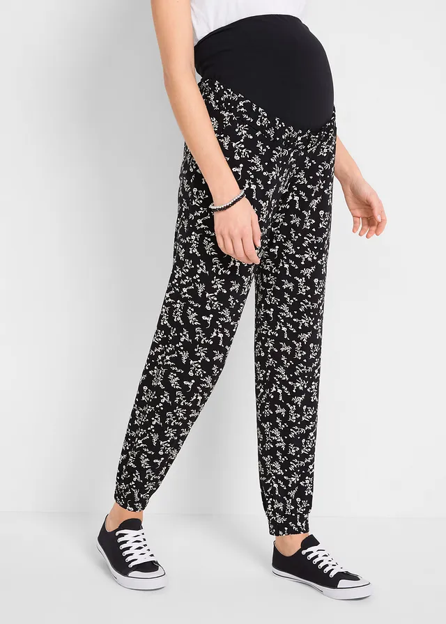 Zwangerschapsbroek in een viscosemix en met een leuk dessin, loose fit • zwart gebloemd • product-page.page-title-suffix