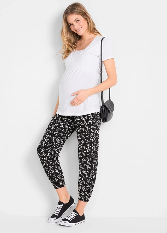 Zwangerschapsbroek in een viscosemix en met een leuk dessin, loose fit • zwart gebloemd • product-page.page-title-suffix