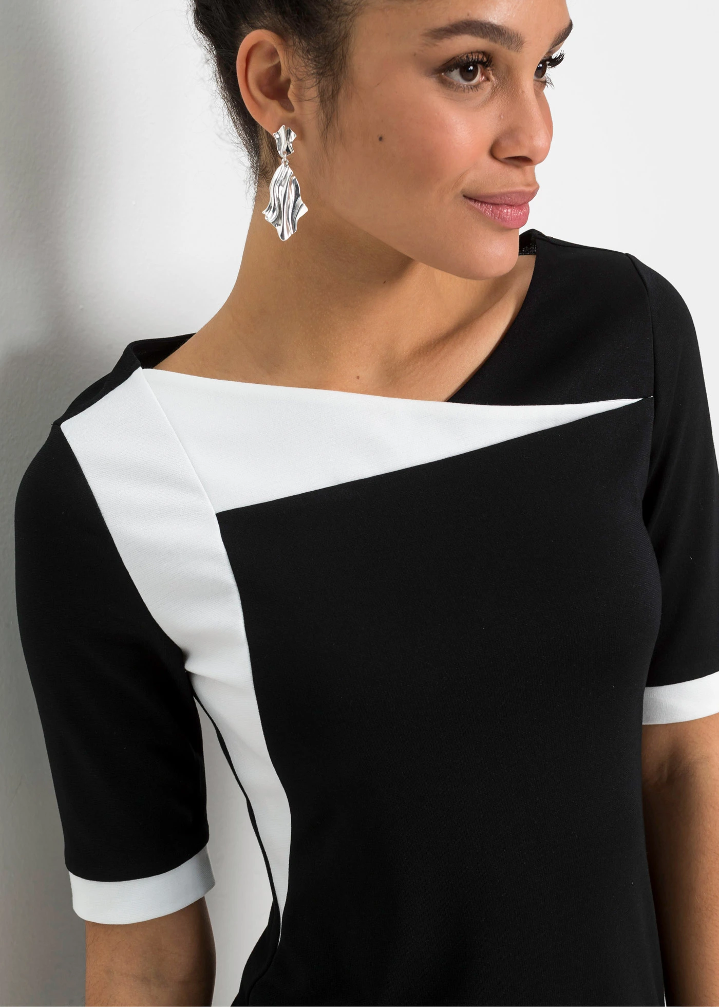 Pouzdrové šaty • černo-bílá • bonprix obchod