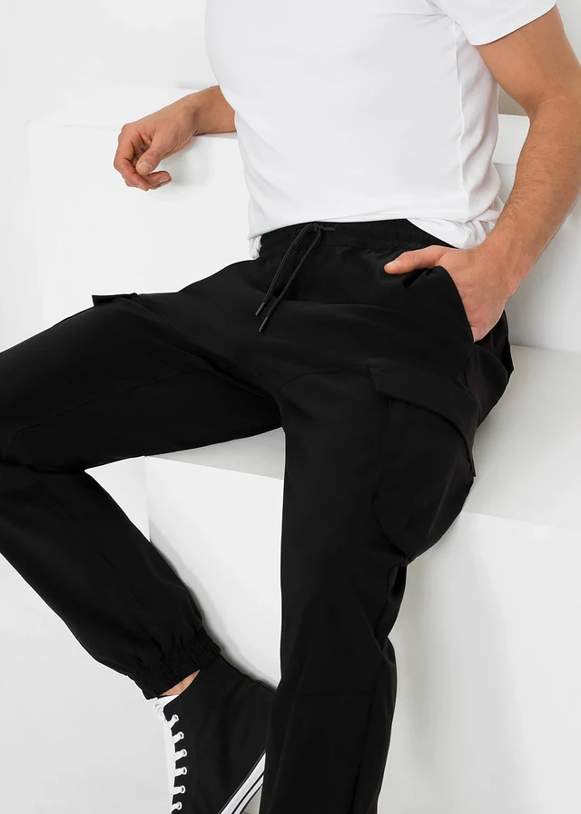 Pantalon taille extensible avec poches cargo, droit et regular • noir • product-page.page-title-suffix