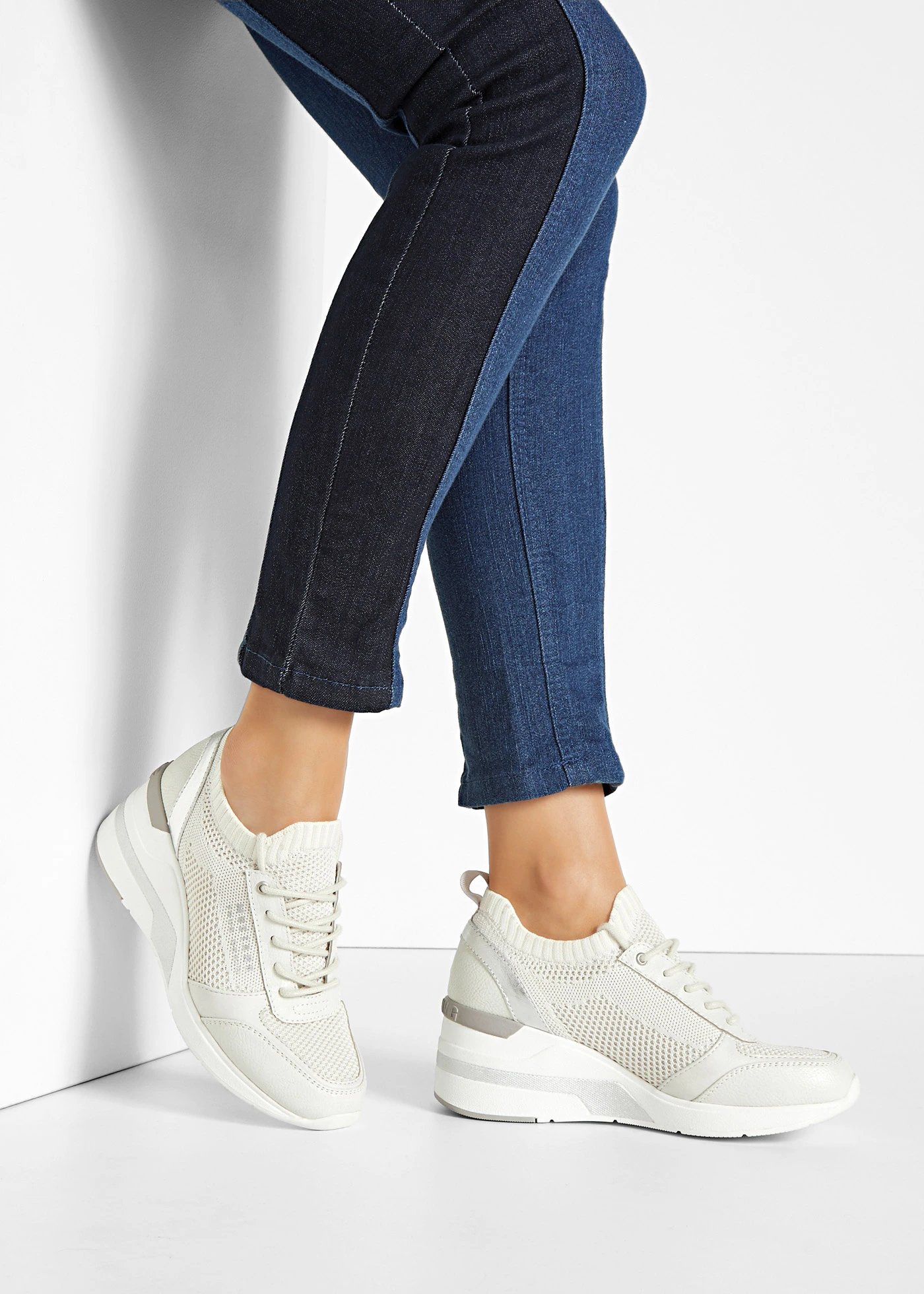 Sneakers van Mustang met sleehak • beige • bonprix online shop