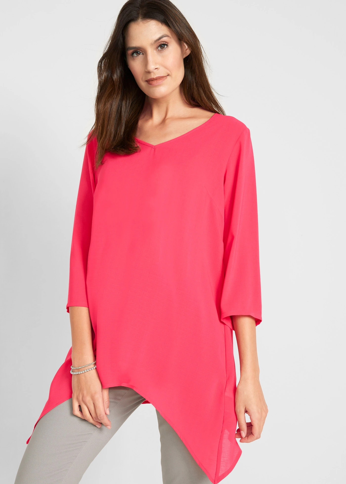 Wijde tuniek van viscose met puntige zijkanten, V-hals en 3/4 mouwen • paradijspink • bonprix online shop